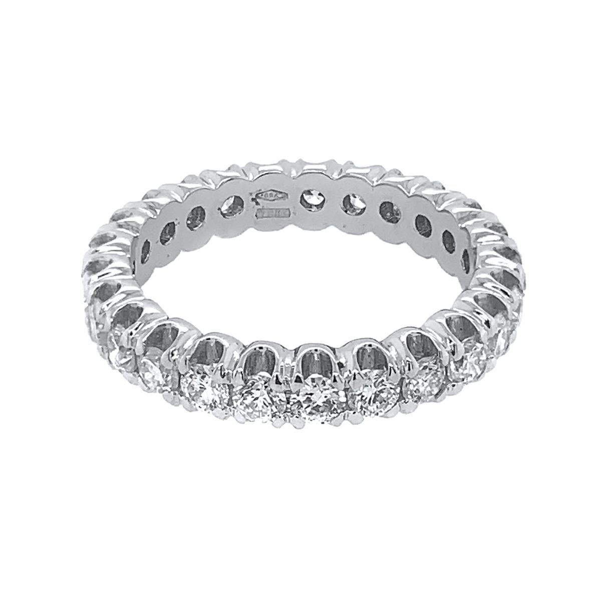Metal: 18k Gold
Ring Size: 7
Condition: Excellent
Stamped 750
Gemstone: Diamond
Diamond Weight: 2.5 CT
Color: D-E ( Very Nice Clean White Diamond)
Clarity: VS
Total Item Weight: 4.7 g