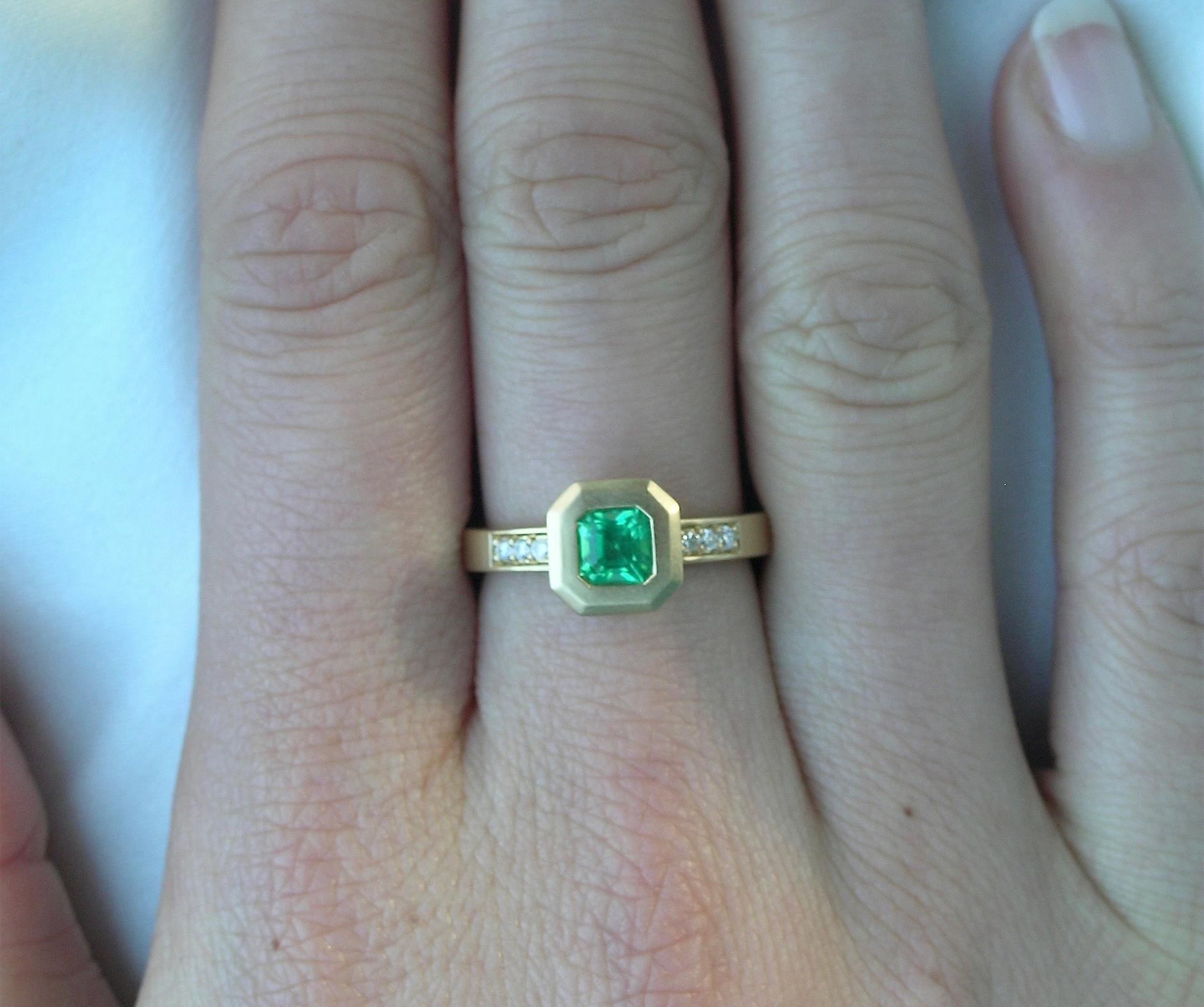 Emerald Cut 18 Karat Gold, Diamond and Columbian Emerald Cocktail Ring For Sale