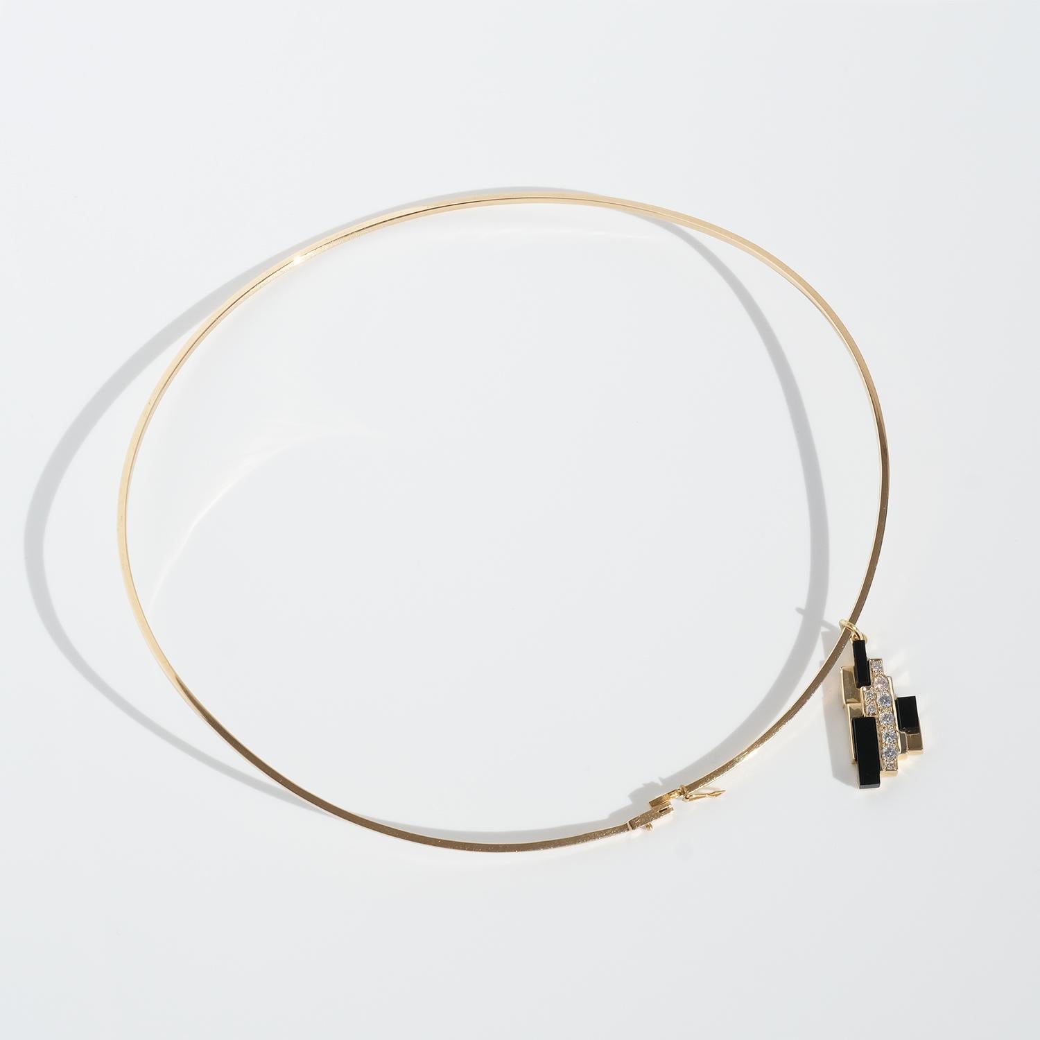 18k Gold, Diamonds and Onyx Neck Ring by Gunnar Fahlström, Made Year 1982 In Good Condition For Sale In Stockholm, SE