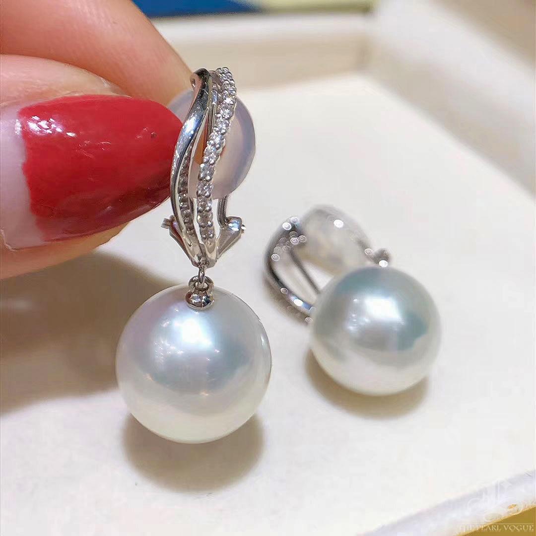 【Lustre Arc】Aurora Stream South Sea Pearl & Diamond Earrings In New Condition For Sale In New York, NY