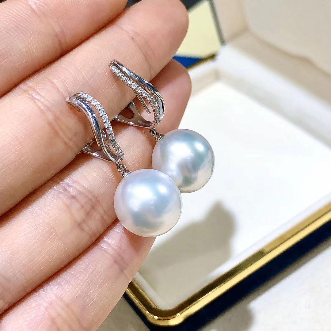 Women's 【Lustre Arc】Aurora Stream South Sea Pearl & Diamond Earrings For Sale