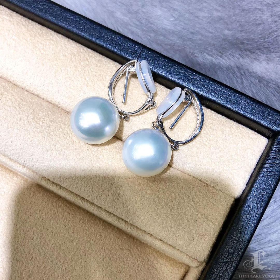 【Lustre Arc】Aurora Stream South Sea Pearl & Diamond Earrings For Sale 3