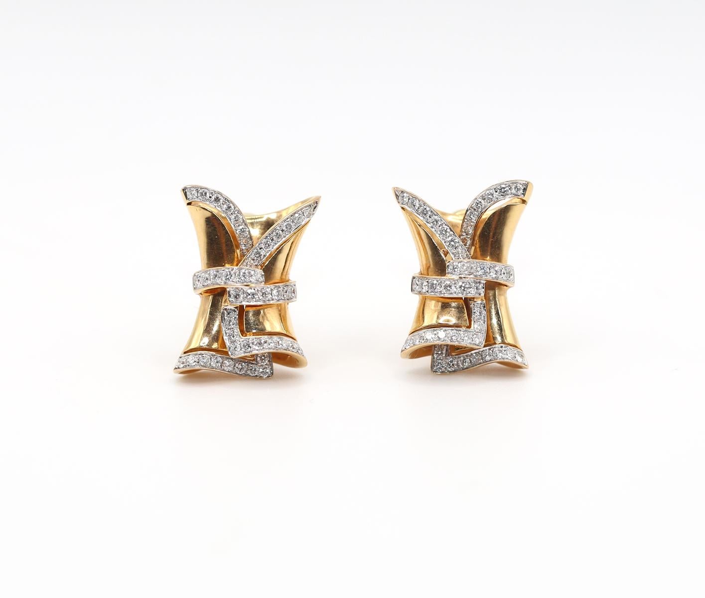 Orecchini di moda in oro 18 carati con diamanti, 1970 In condizioni buone in vendita a Herzelia, Tel Aviv
