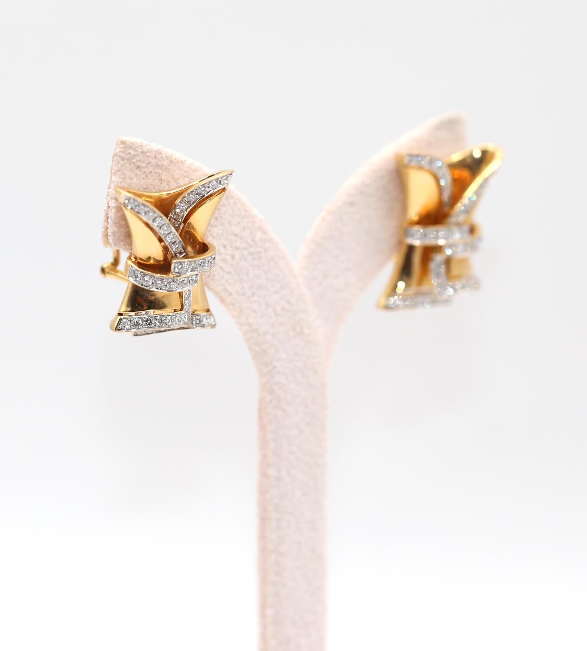 Donna Orecchini di moda in oro 18 carati con diamanti, 1970 in vendita