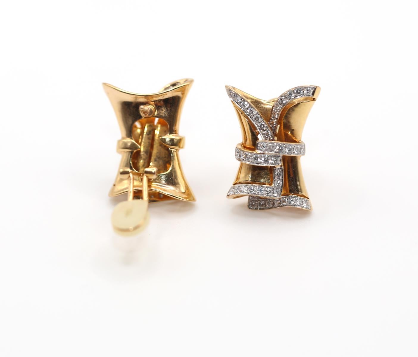 Orecchini di moda in oro 18 carati con diamanti, 1970 in vendita 1