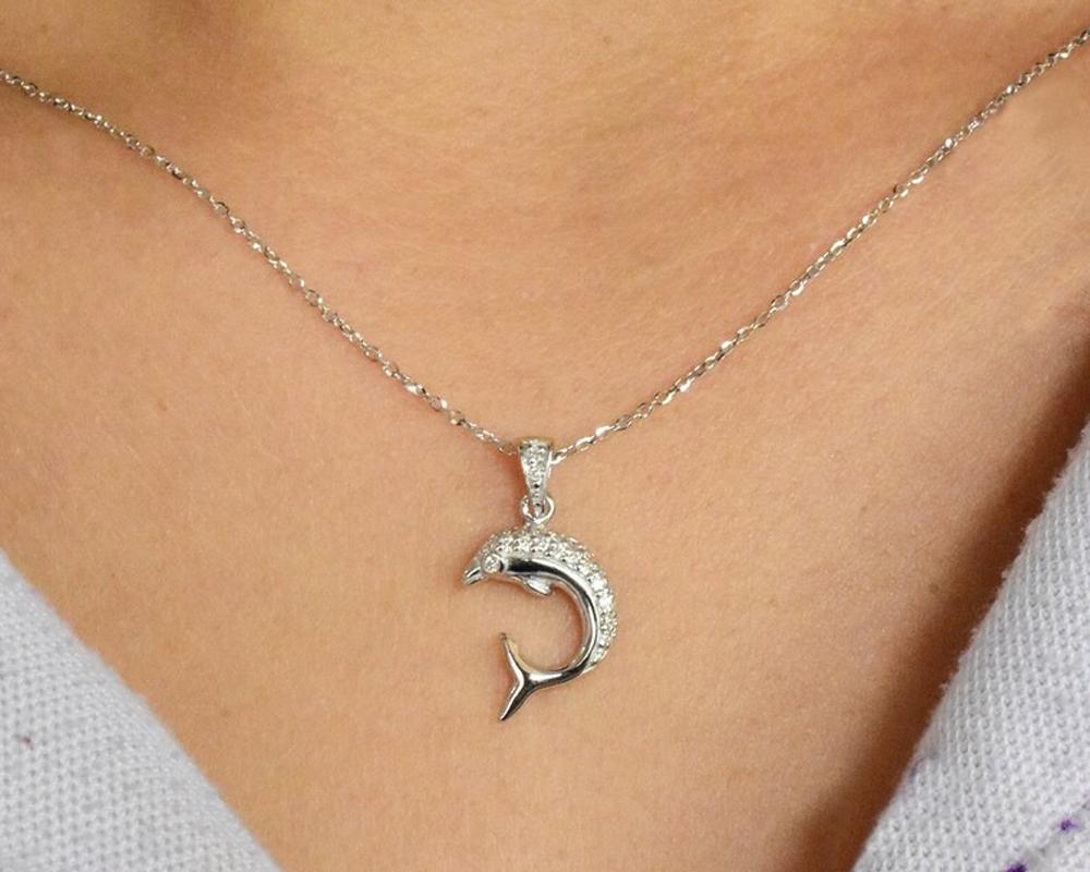 18k Gold Dolphin Necklace Nautical Marine Beach Dolphin Pendant For Sale 4