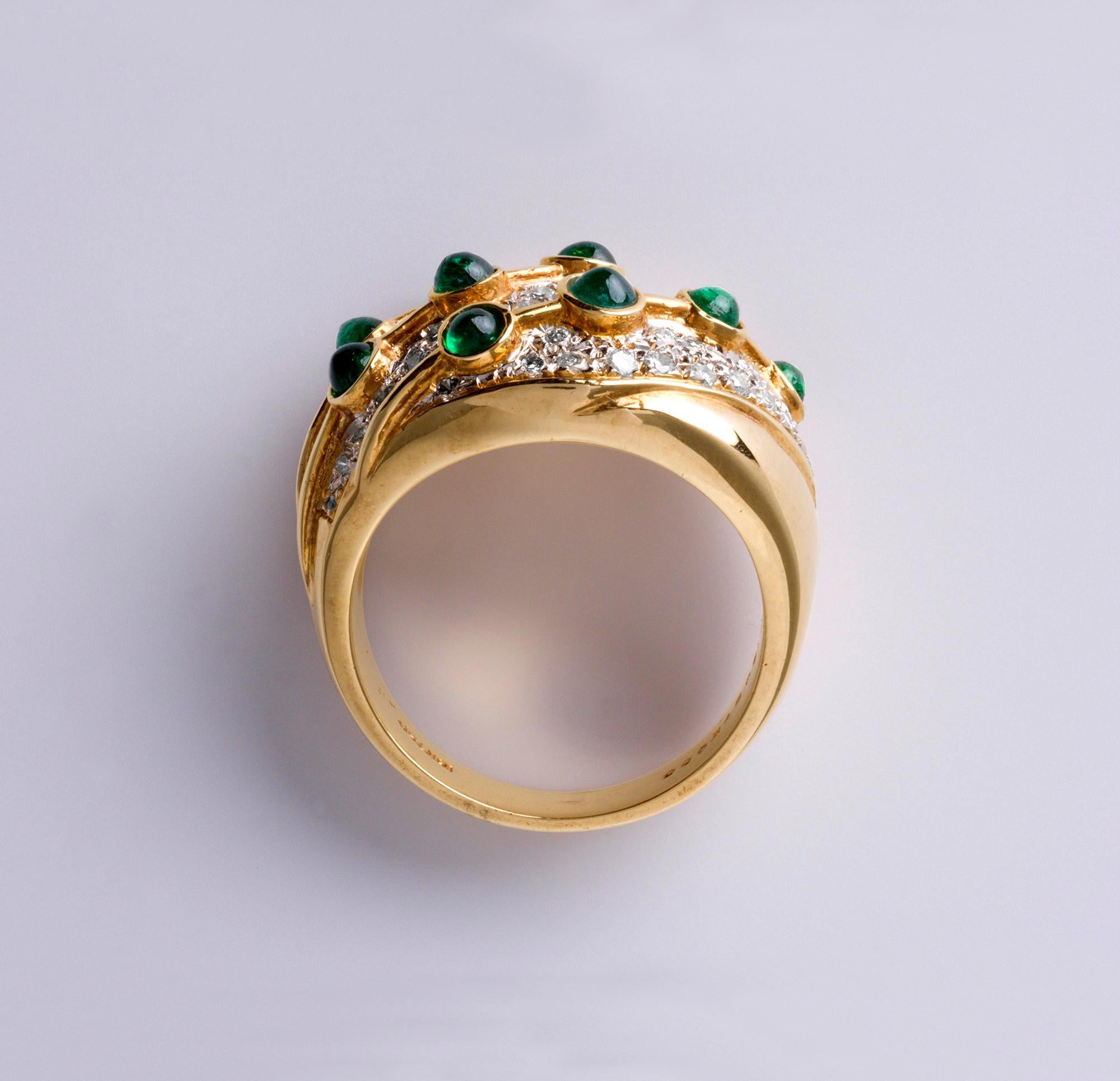 Anello da cocktail a cupola in oro 18K con smeraldo cabochon e pavé di diamanti - Misura 6 in vendita 4
