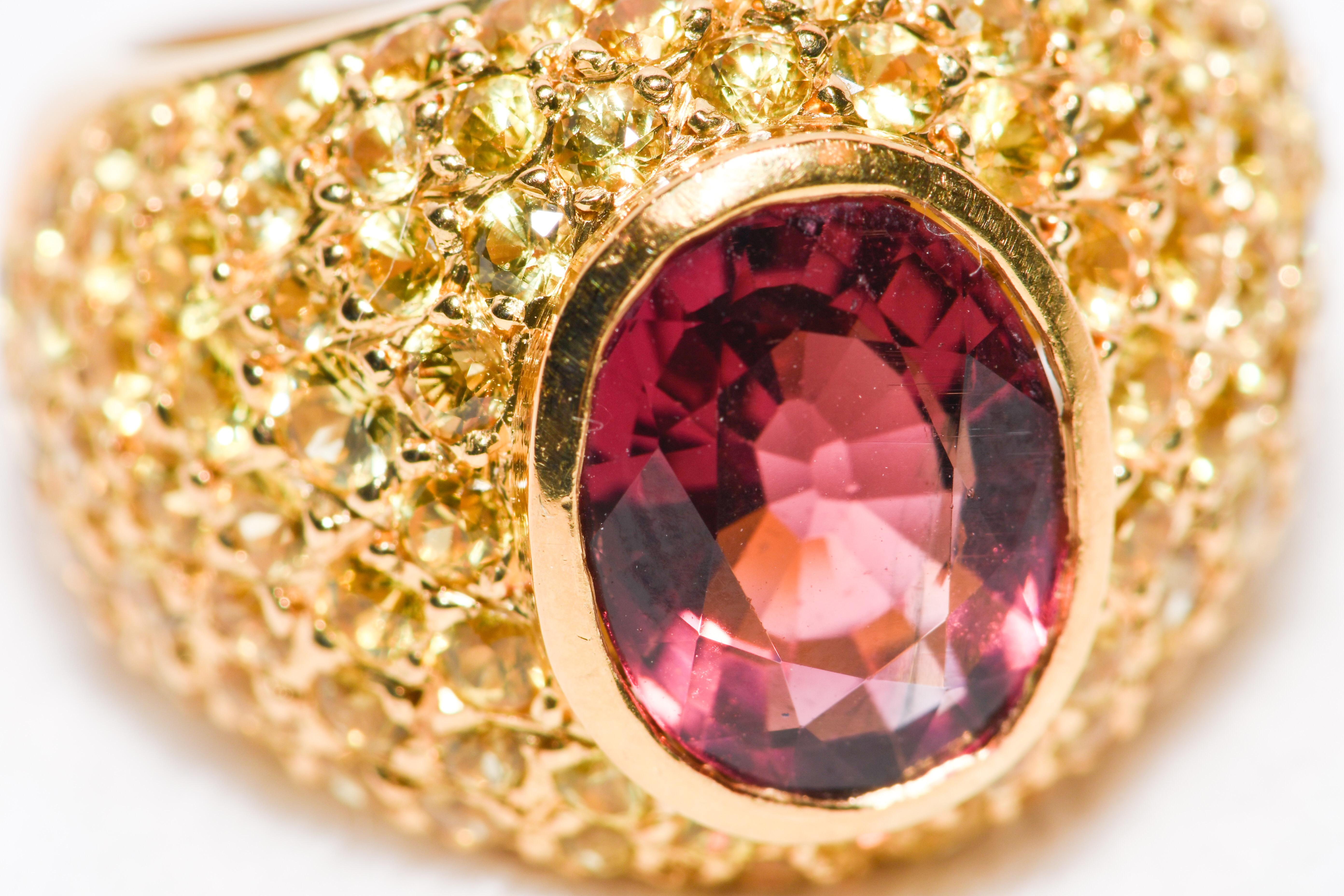 18 Karat Gold Dome Ring with Oval Pink Tourmaline and Pave Yellow Sapphires In Good Condition For Sale In Palm Beach, FL