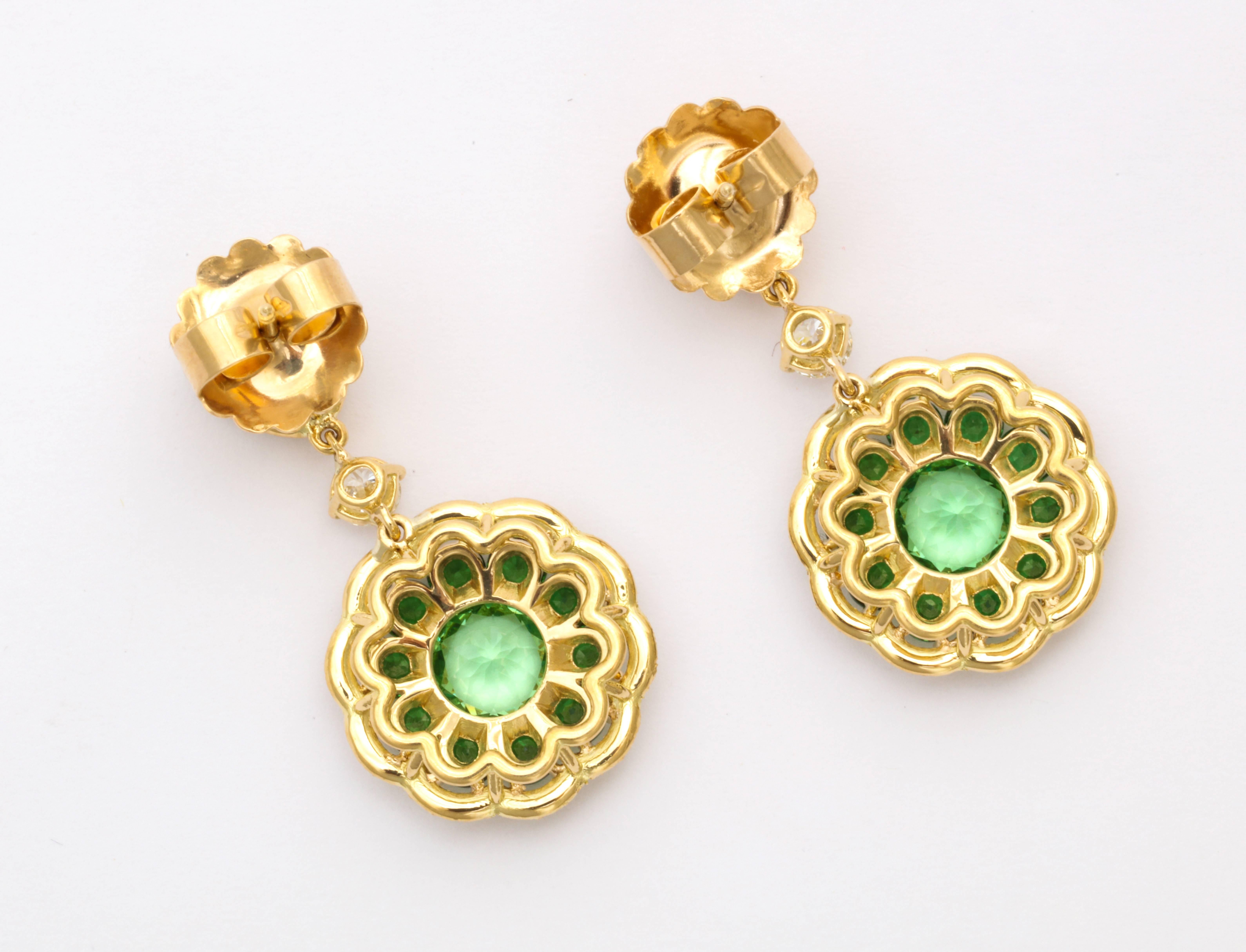 18 Karat Gold Donna Vock Tsavorite and Diamond Drop Earrings In New Condition For Sale In New York, NY