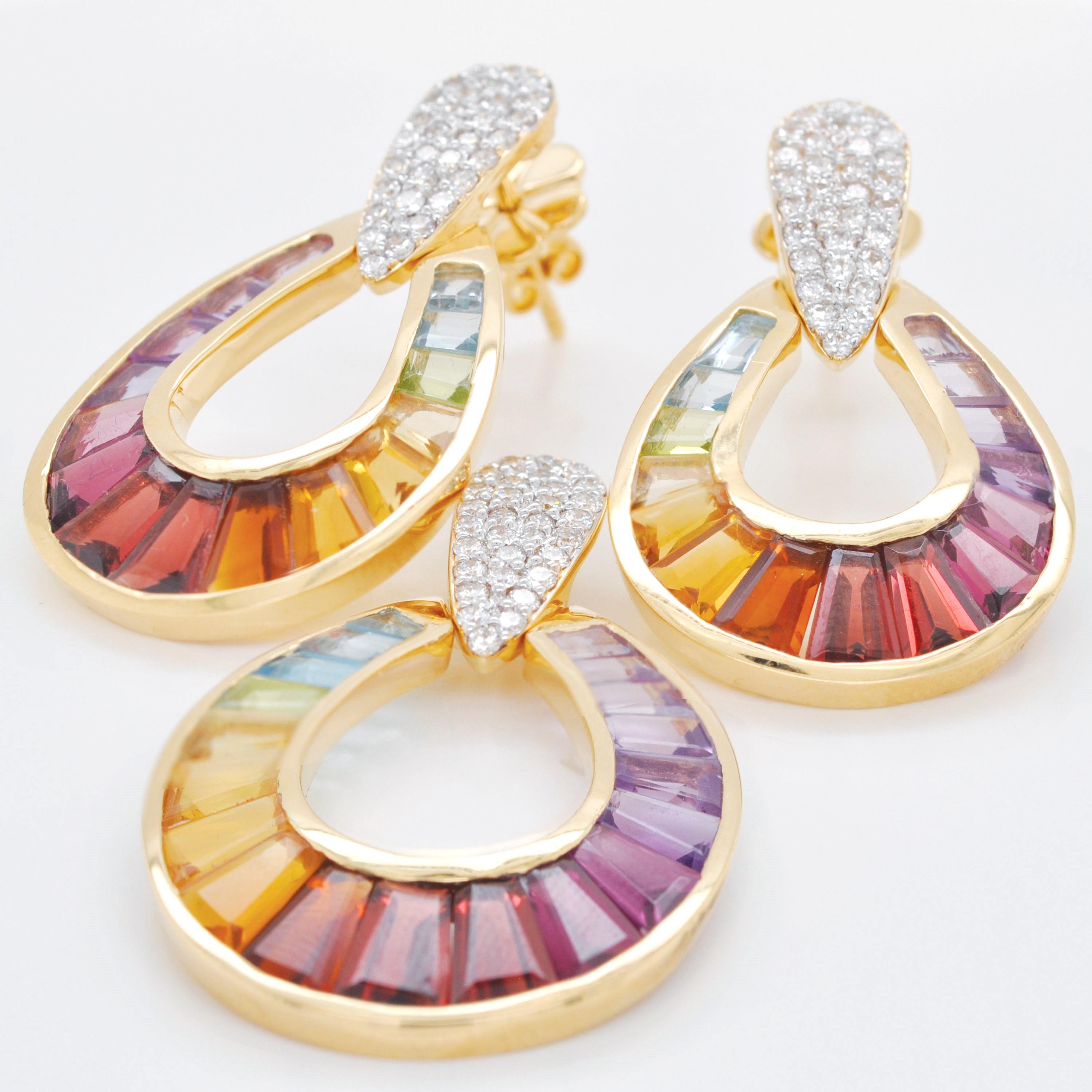 Baguette rastremato Set di orecchini con pendente in oro 14 carati con gemme baguette arcobaleno e diamante in vendita