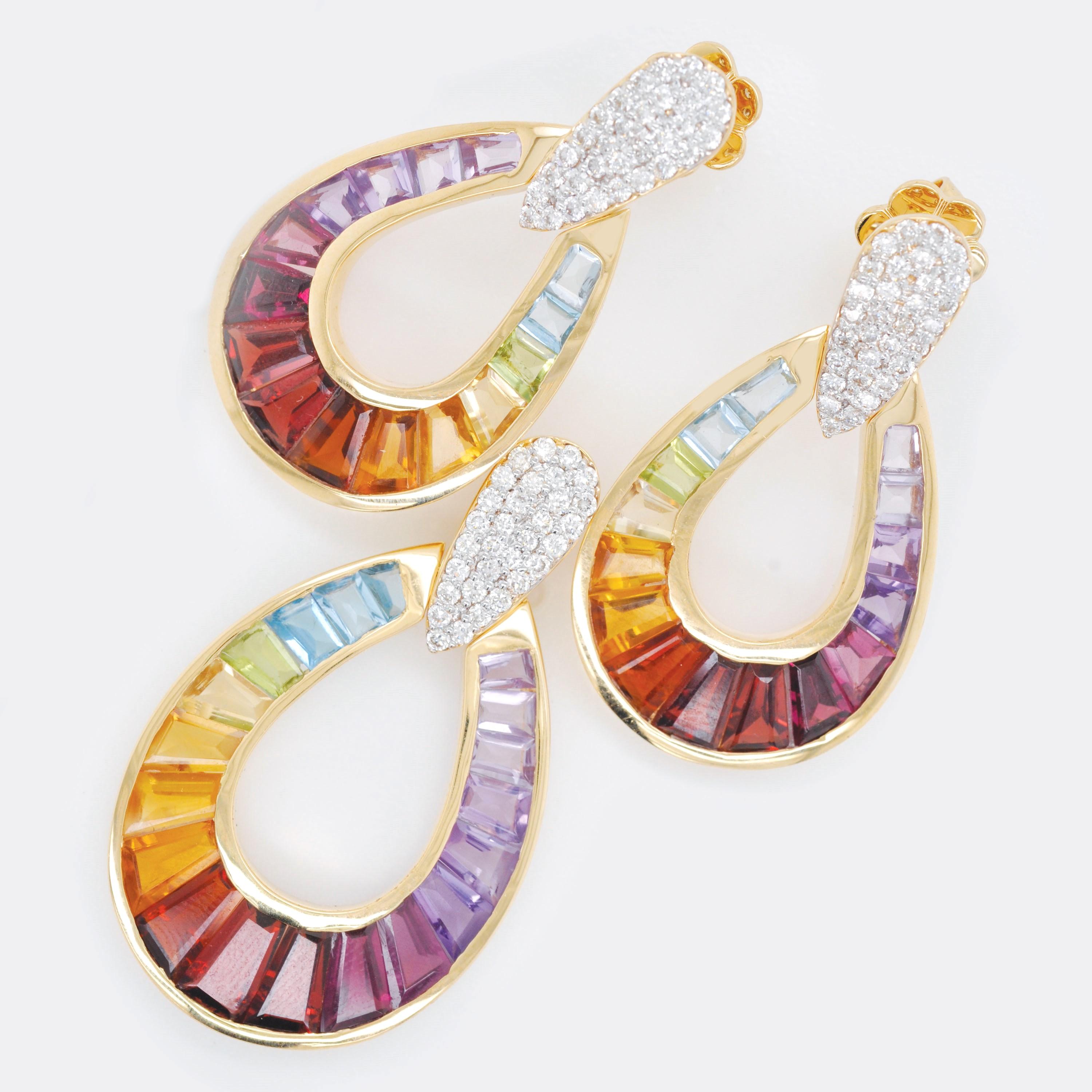 Contemporaneo Set di orecchini con pendente in oro 14 carati con gemme baguette arcobaleno e diamante in vendita