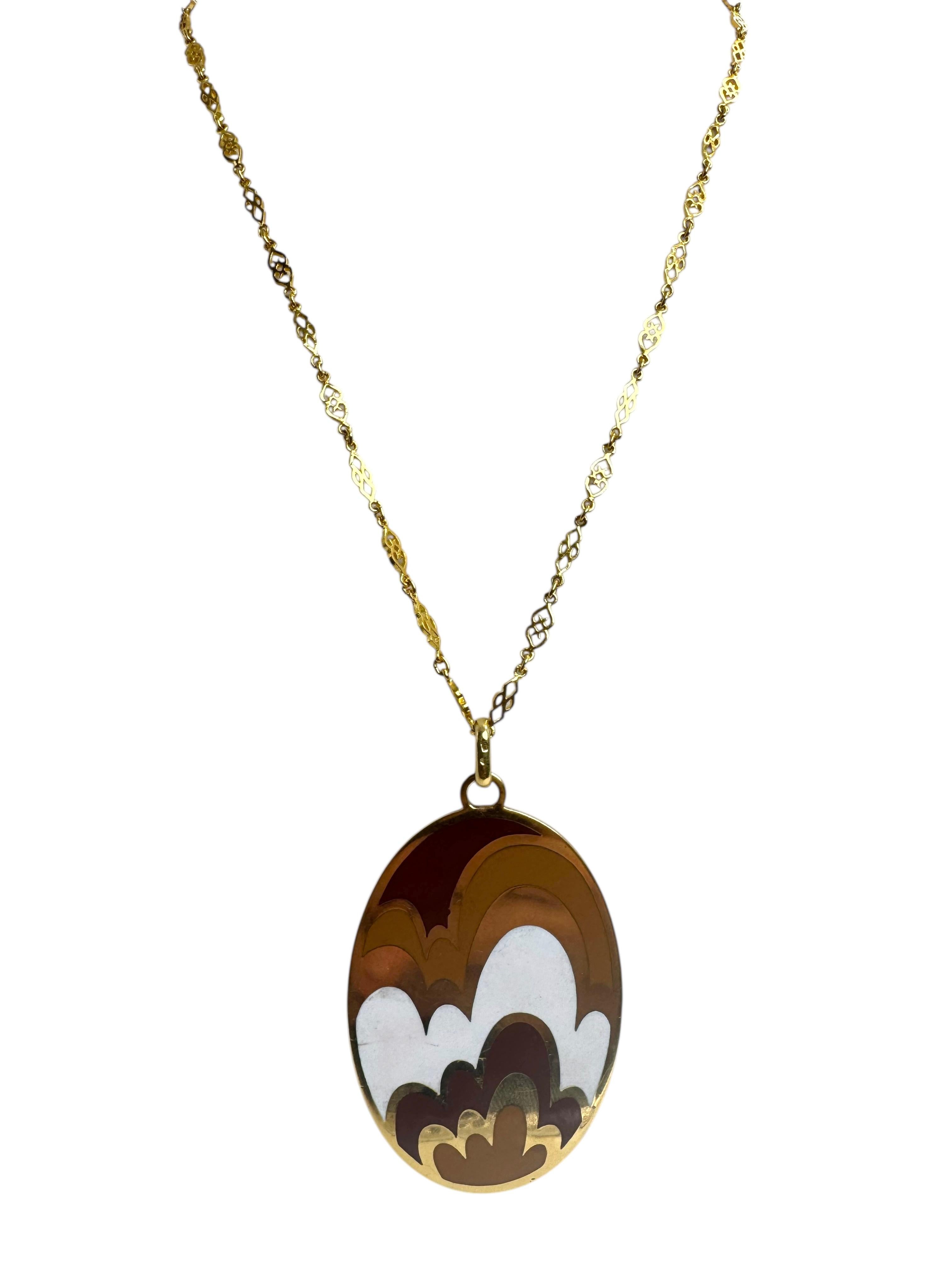 Collier avec pendentif en émail double face en or 18K en vente 5