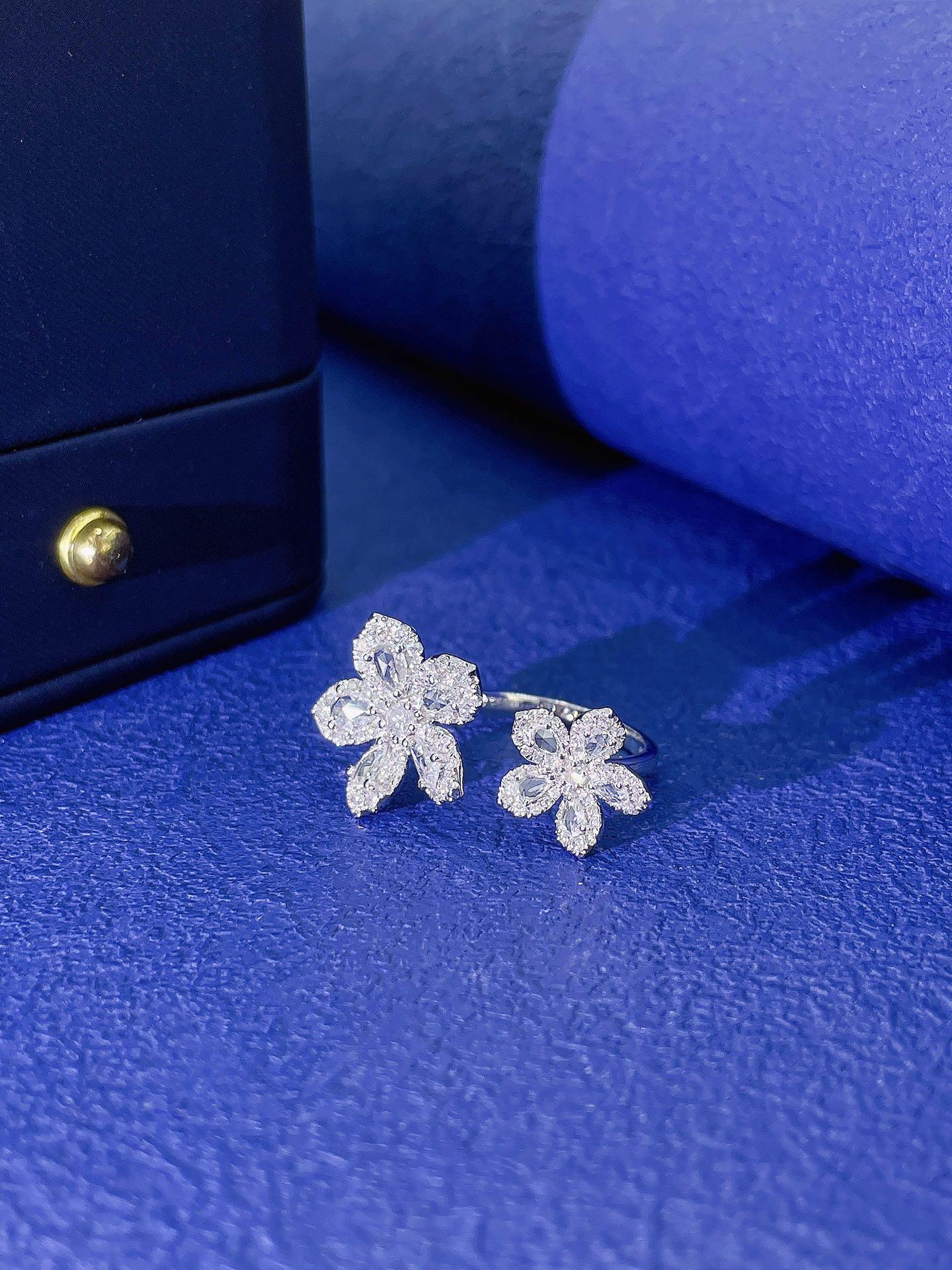 18 Karat Gold Doppel-Wassertropfen-Blumenring mit natürlichen Diamanten (Rosenschliff) im Angebot