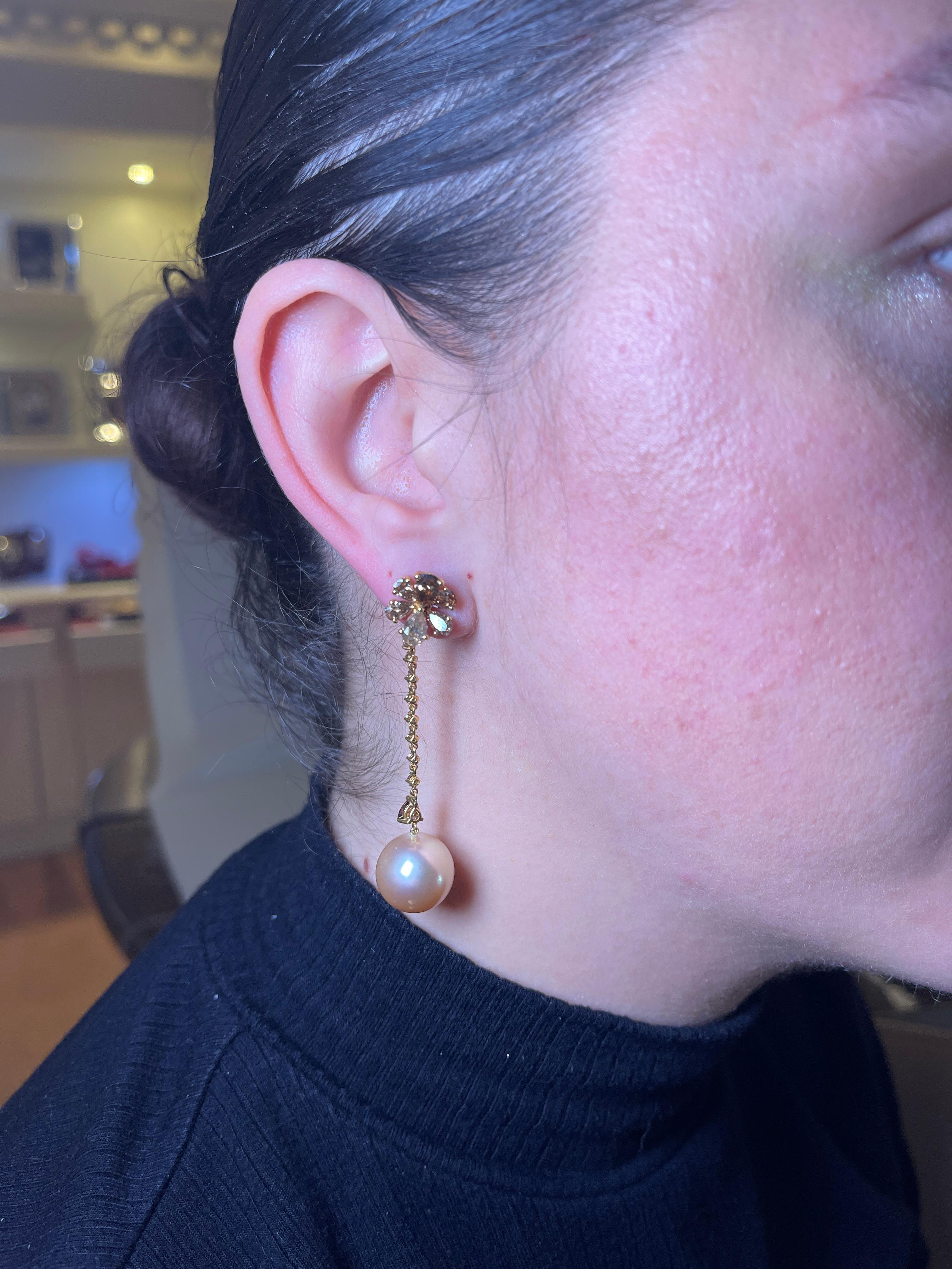 18K Gold Drop Earrings with Yellow Pearls and Champagne Diamonds In New Condition For Sale In Bergamo, BG
