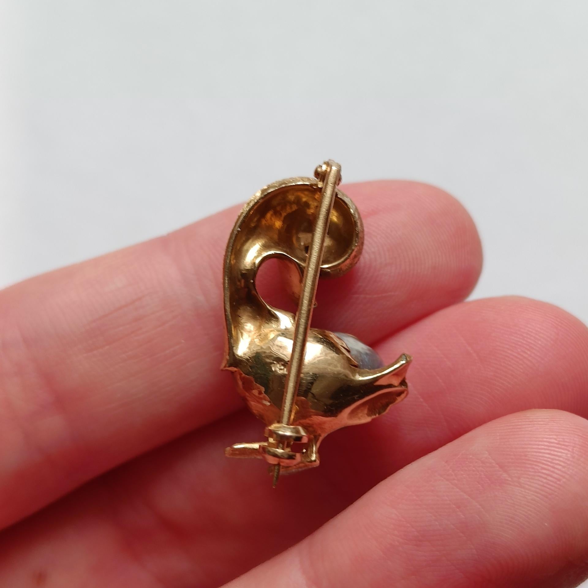 18k Gold Duck Brooch Pin with Tahitian Pearl - Vintage Animal Gold Brooch - 1970 For Sale 6