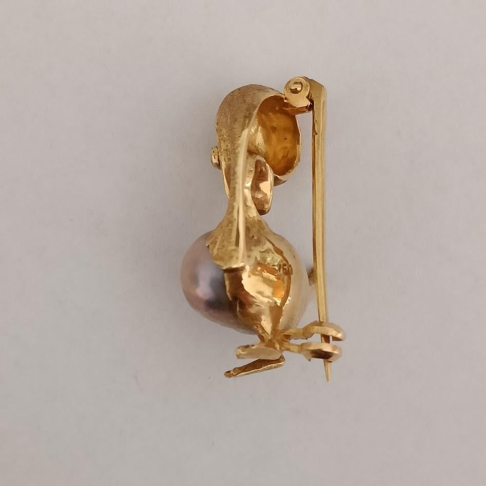 18k Gold Duck Brooch Pin with Tahitian Pearl - Vintage Animal Gold Brooch - 1970 For Sale 1