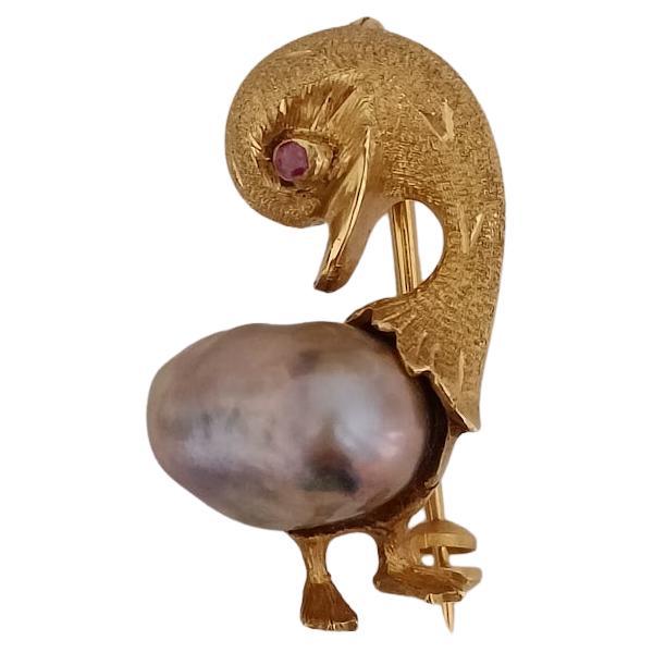 18k Gold Duck Brooch Pin with Tahitian Pearl - Vintage Animal Gold Brooch - 1970 For Sale