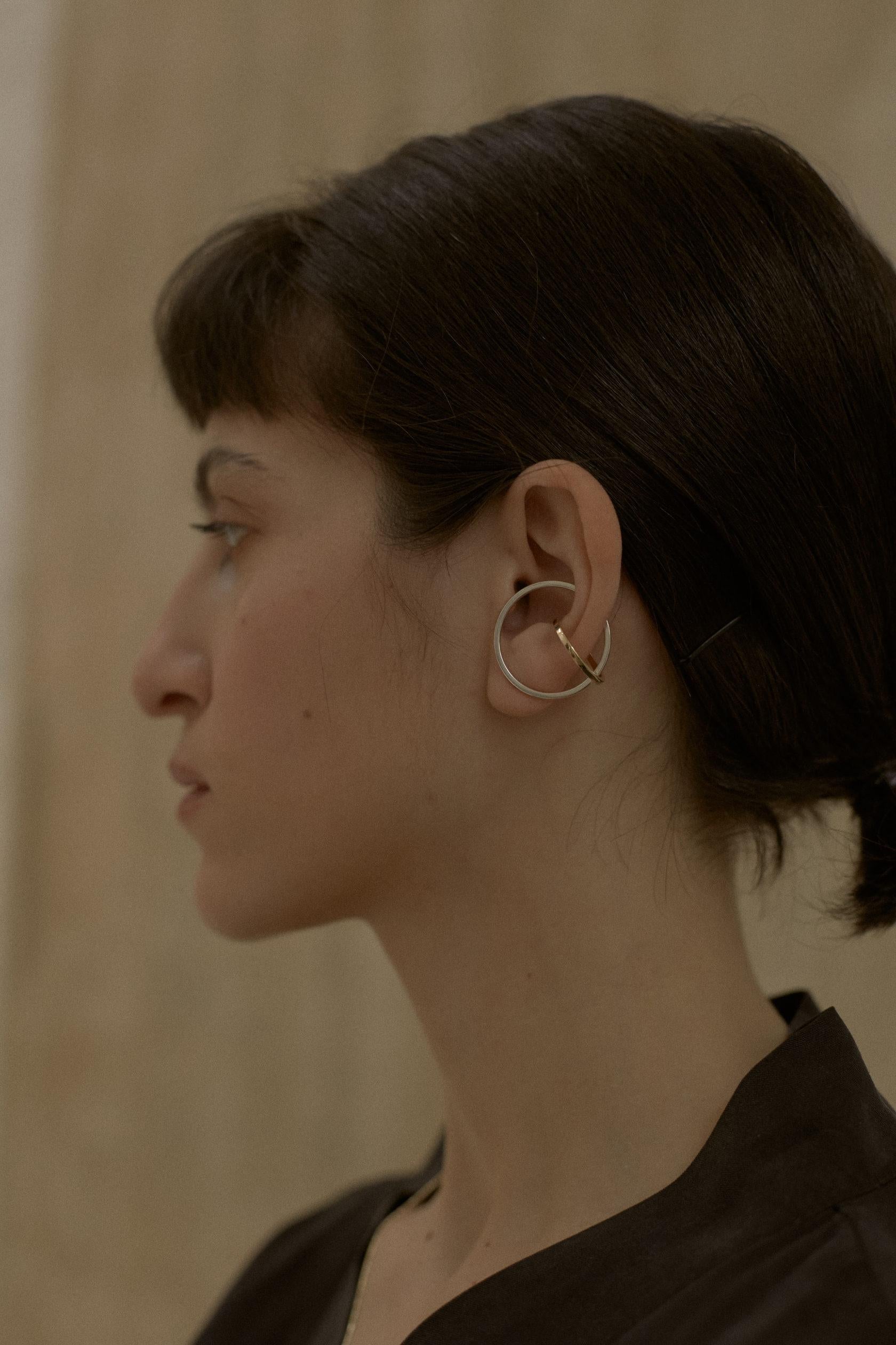Moderne Manchette d'oreille en or 18k en vente