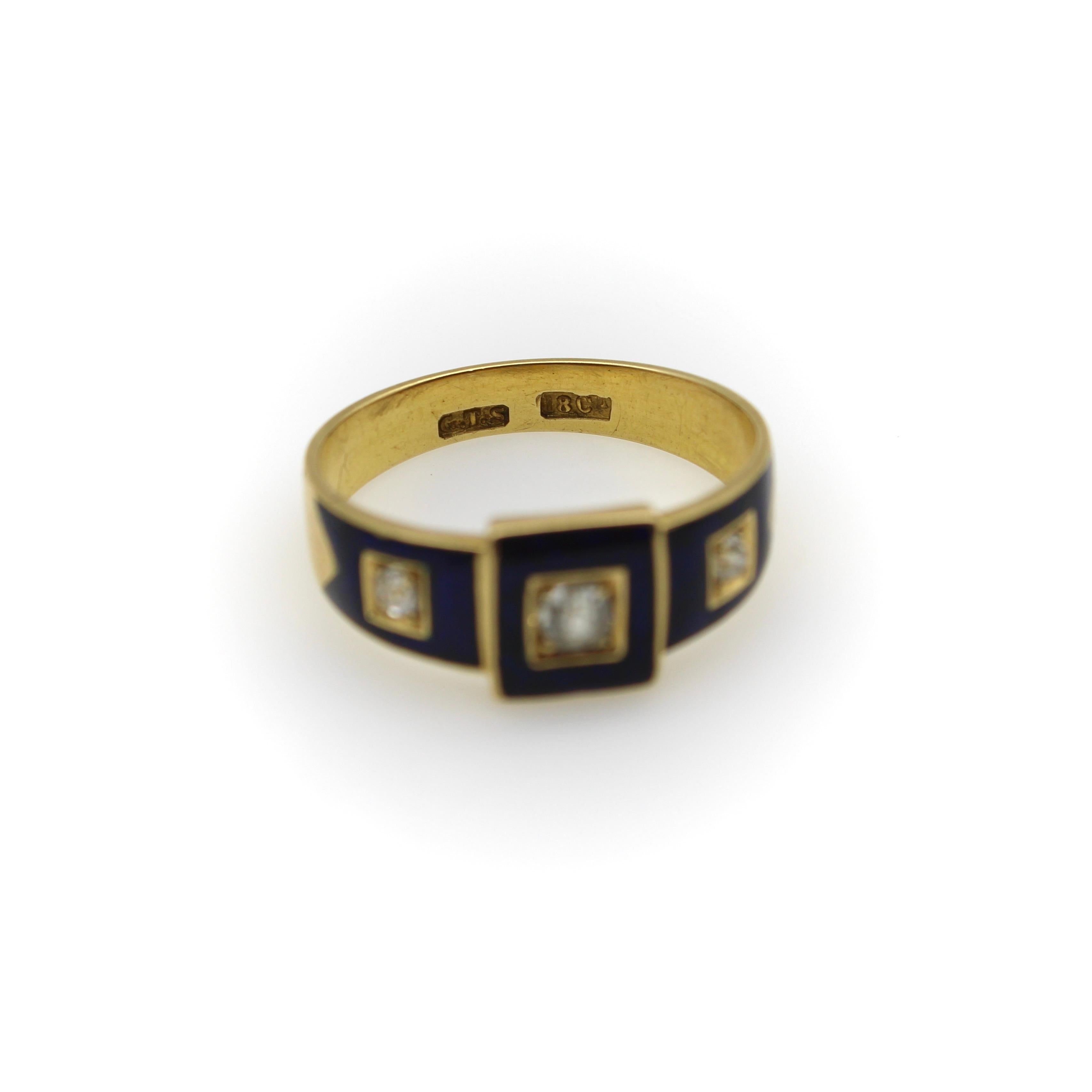Bague trilogie de diamants du début de l'ère victorienne en or 18 carats avec détails en émail bleu  Bon état - En vente à Venice, CA