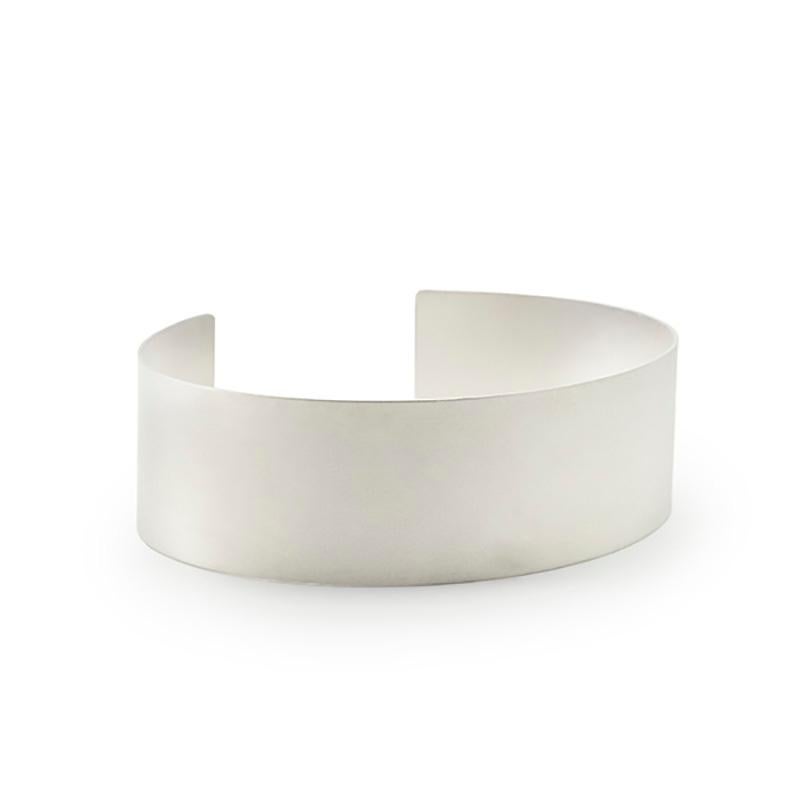 Handcrafted by artist Kyla Katz in the United States, this solid recycled 18k gold bracelet is minimalist perfection. Stand out with simplicity and elegance. The bracelet is lightweight and easy to wear. Hand applied satin finish. 

Available in