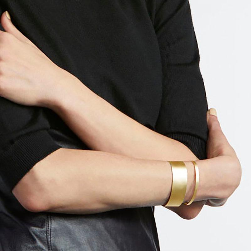 Contemporary 18 Karat Gold Bracelet For Sale