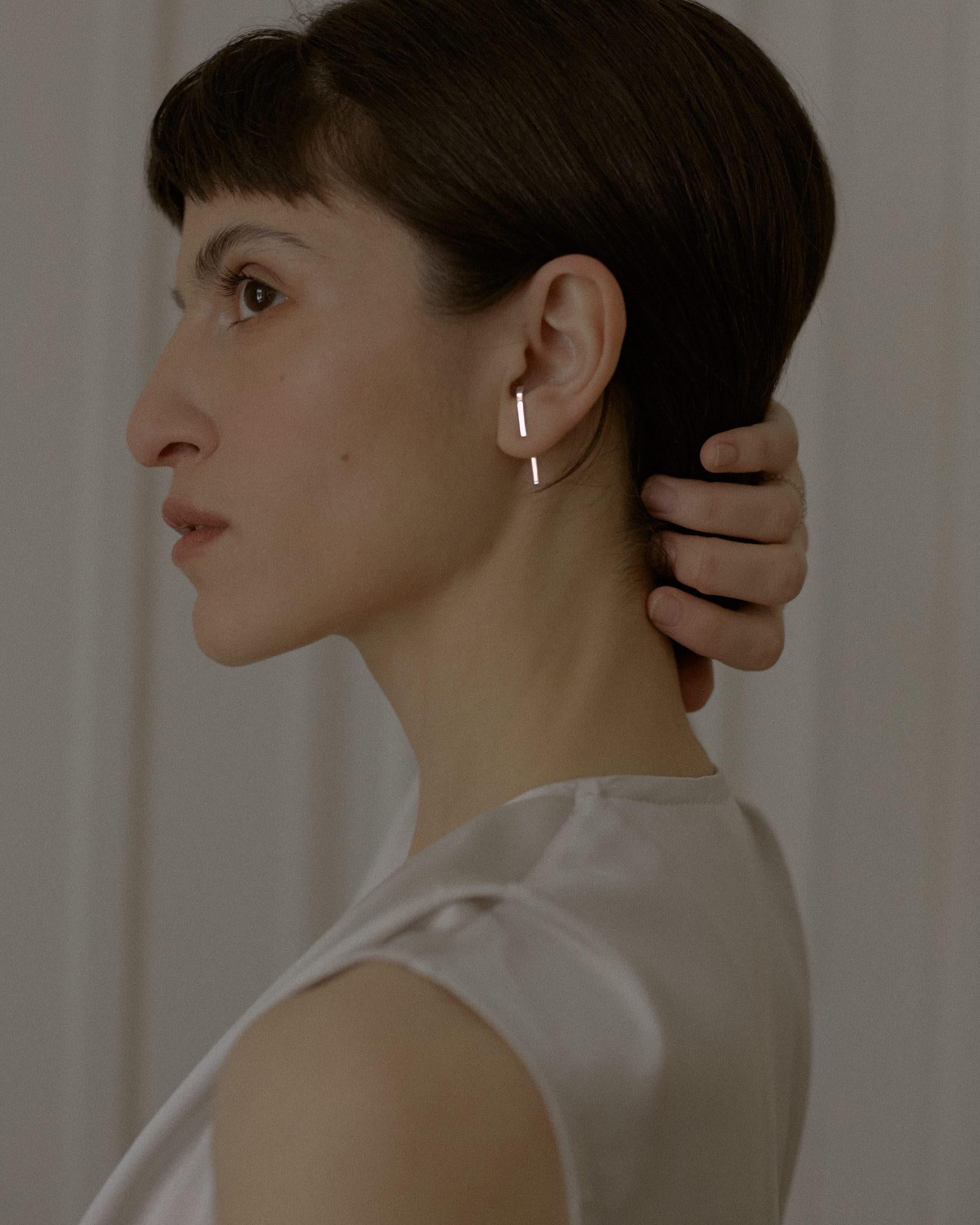 Moderne Boucle d'oreille en or 18k en vente