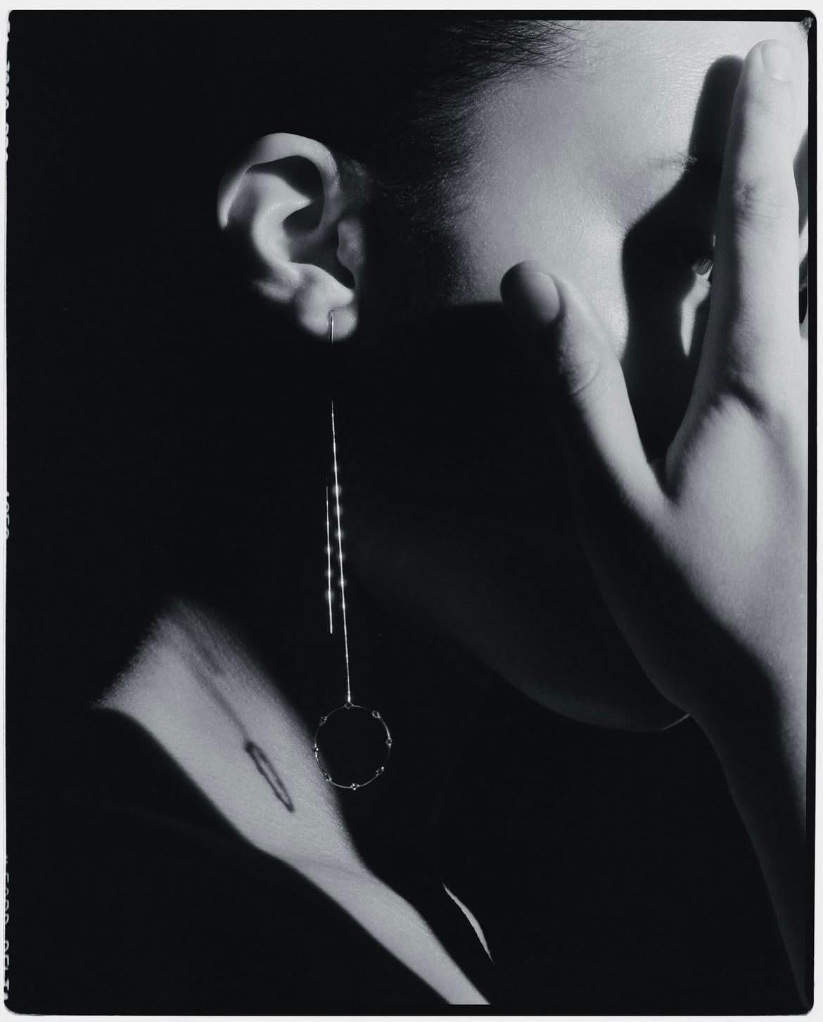 Boucle d'oreille en or 18k avec diamants Unisexe en vente