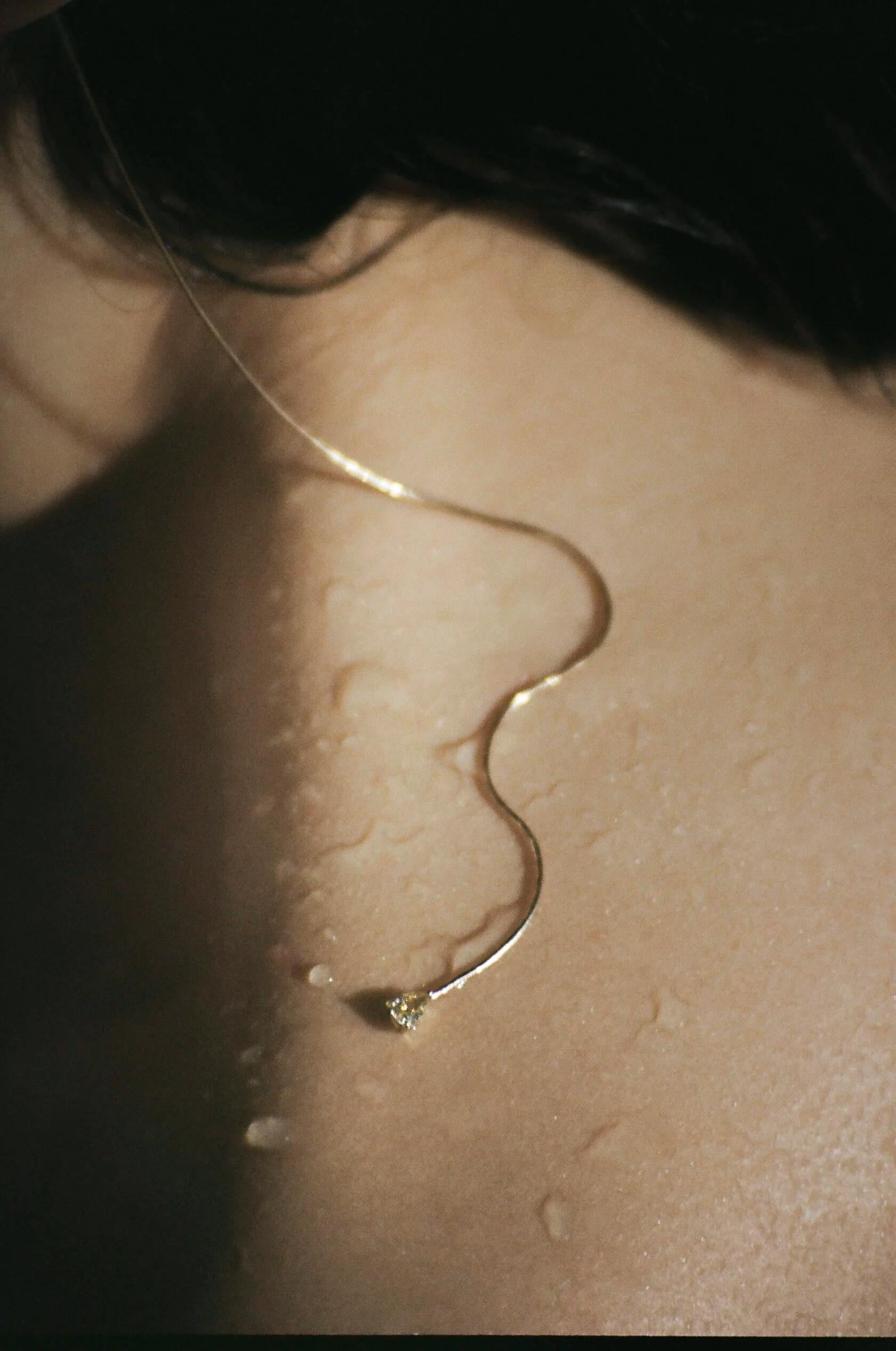 Boucle d'oreille en or 18k avec diamant taille poire Unisexe en vente