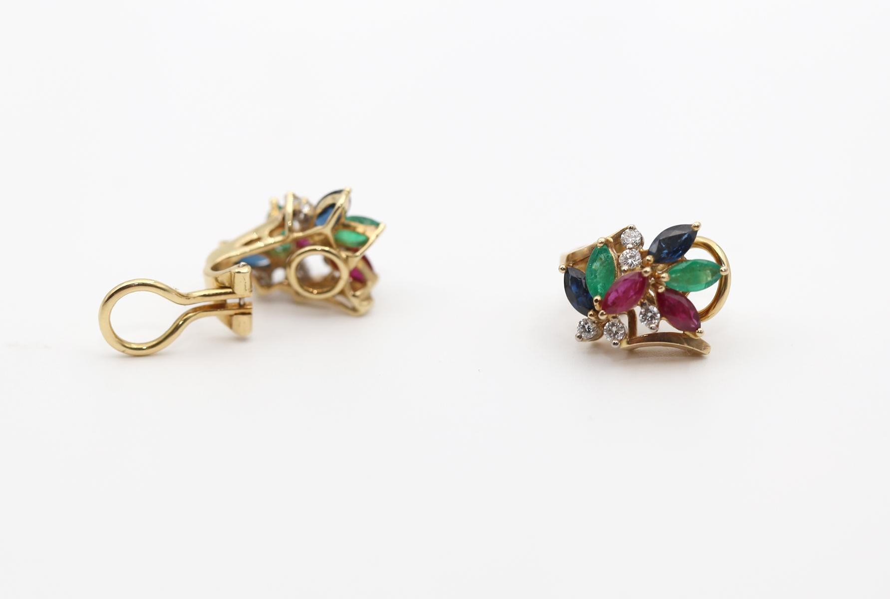 Boucles d'oreilles en or 18 carats, diamants, émeraudes et saphirs, motif naturel, 2000 Pour femmes en vente