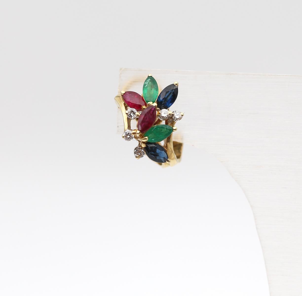 18 Karat Gold Ohrringe mit Diamanten, Smaragden und Saphiren, natürliches Motiv, 2000  im Angebot 1