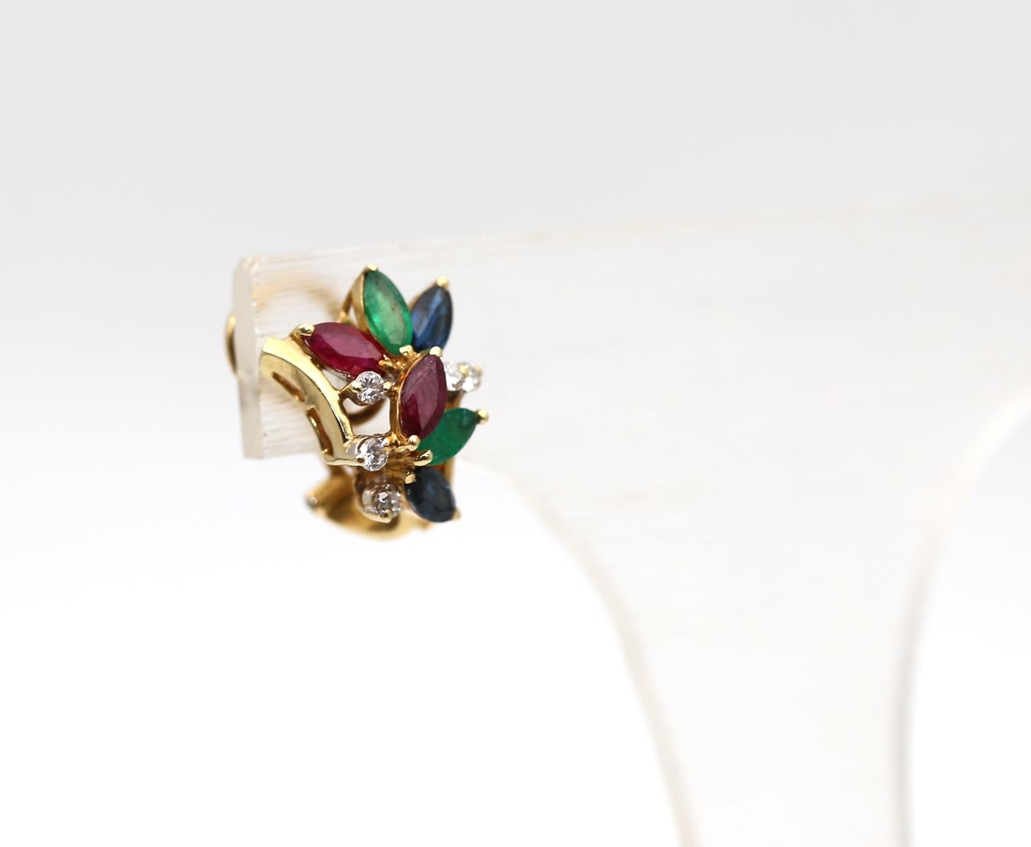 18 Karat Gold Ohrringe mit Diamanten, Smaragden und Saphiren, natürliches Motiv, 2000  im Angebot 3