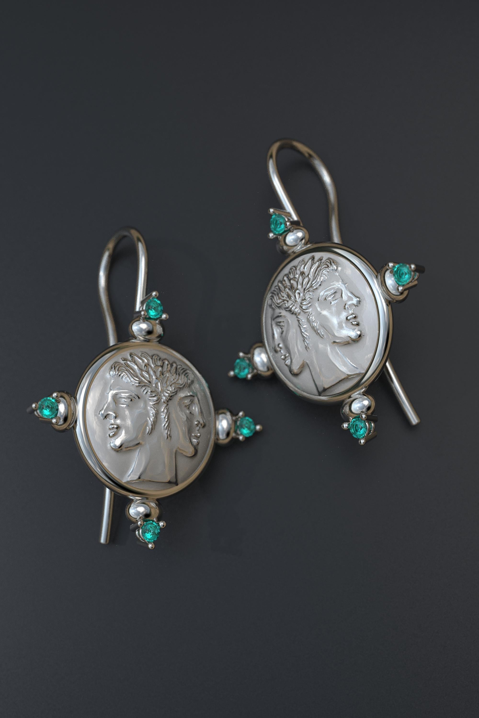 18 Karat Gold Ohrringe im antiken römischen Stil mit natürlichen Smaragden, hergestellt in Italien (Klassisch-römisch) im Angebot