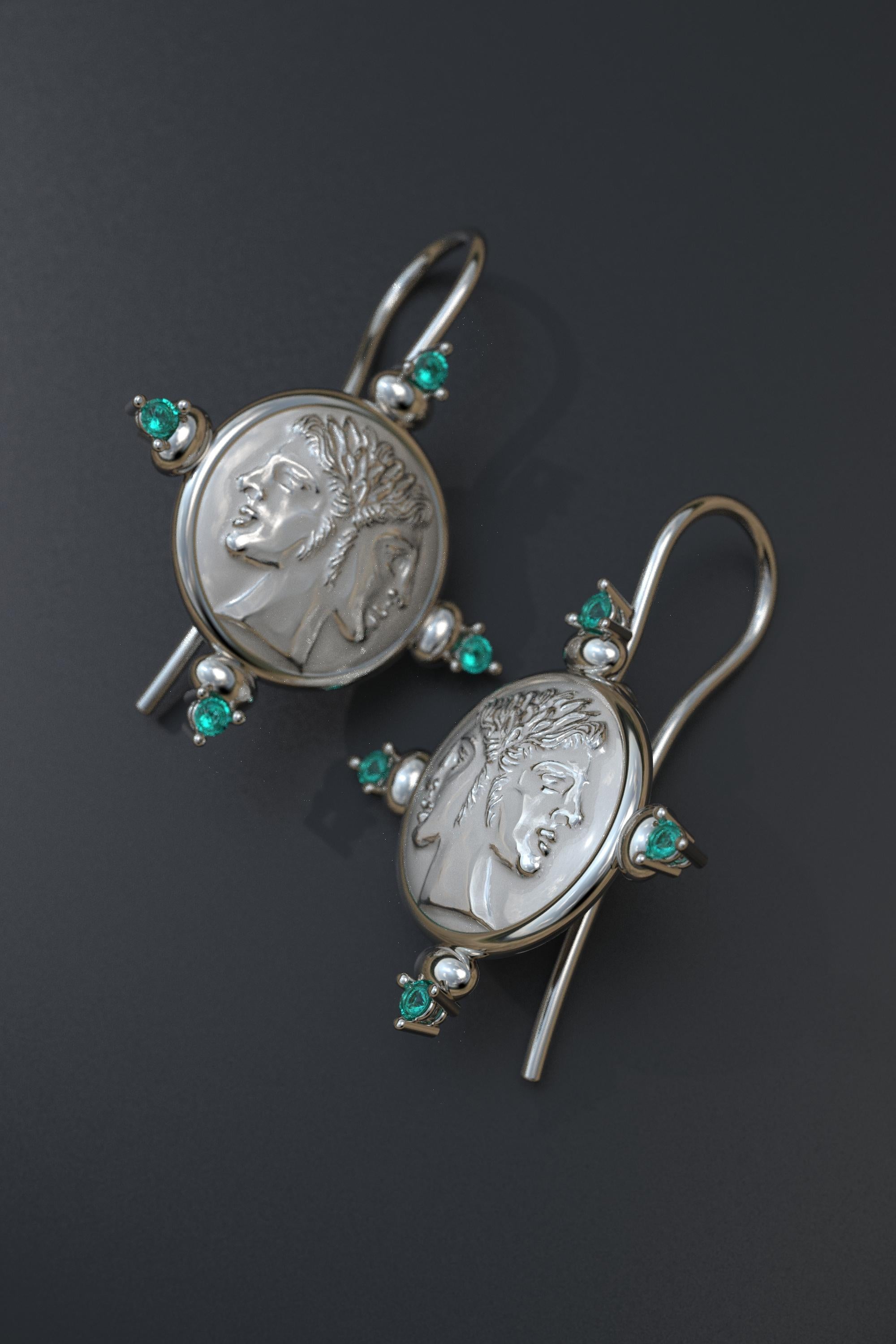 Brilliant Cut 18k Gold Earrings in ancient Roman Style with natural emeralds, made in Italy For Sale