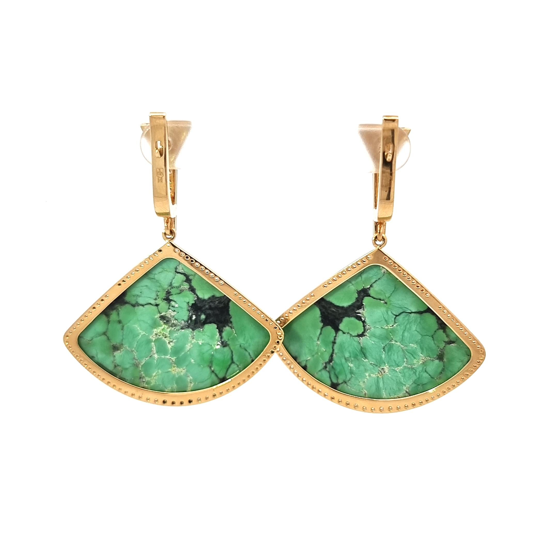 18K Gold Earrings with Green Turquoise and Diamonds In New Condition For Sale In ประเวศ, TH
