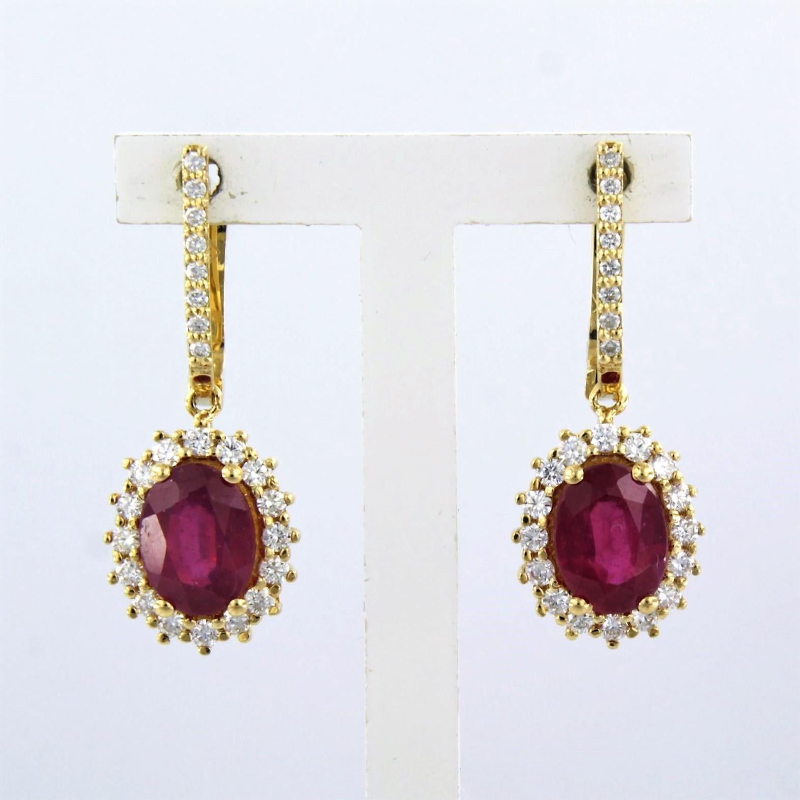 18k yellow gold earrings set with ruby ​​to. 3.40 ct and brilliant cut diamonds up to. 0.64ct - F/G - VS/SI

detailed description:

the size of the earring is 2.5 cm high and 1.0 cm wide

weight: 6.7 grams

occupied with

- 2 x 7.5 mm x 6.0 mm oval