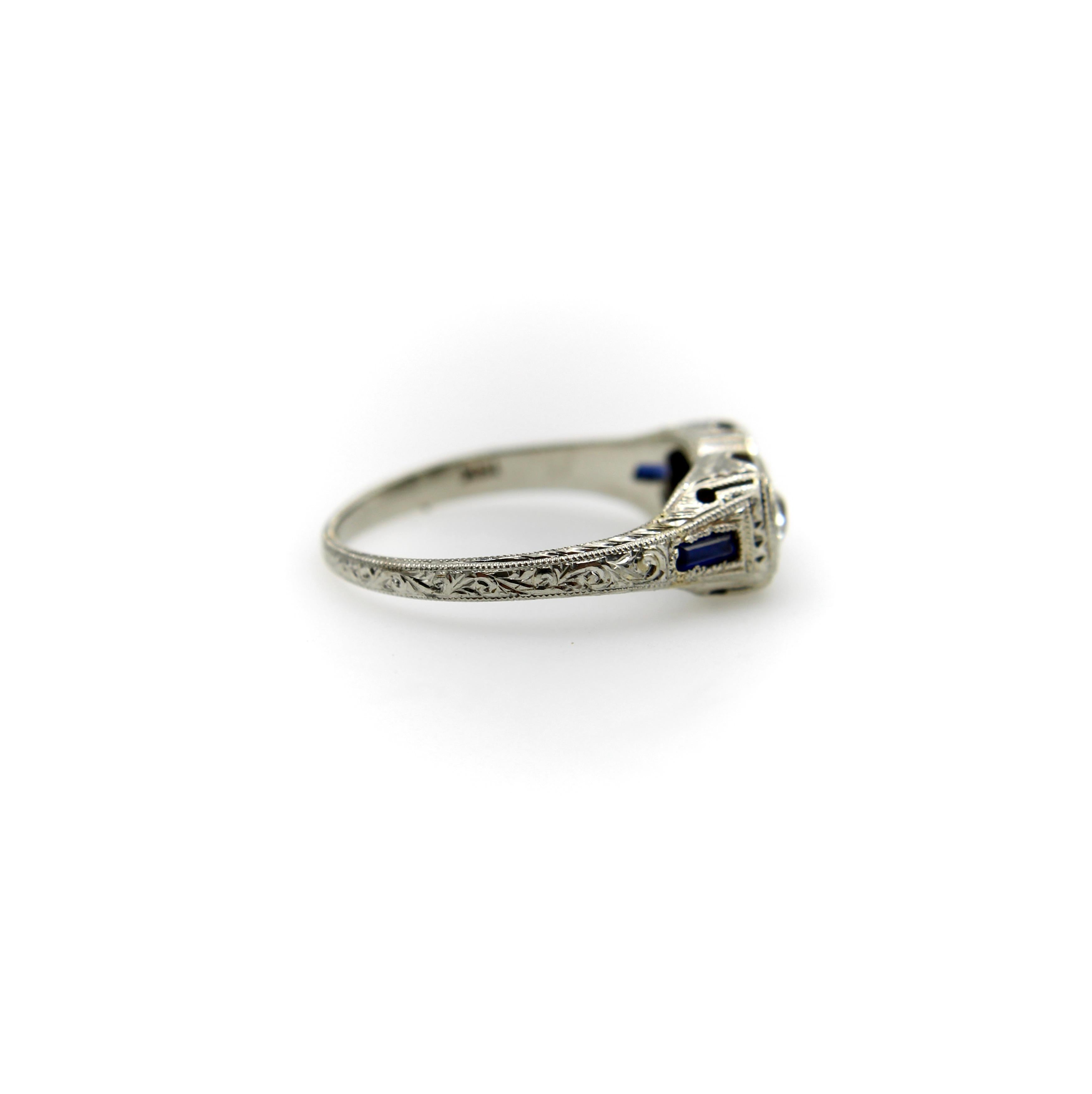 Femenino o masculino Anillo de oro de 18 quilates Edwardian/Art Decó de dos diamantes y zafiros en venta