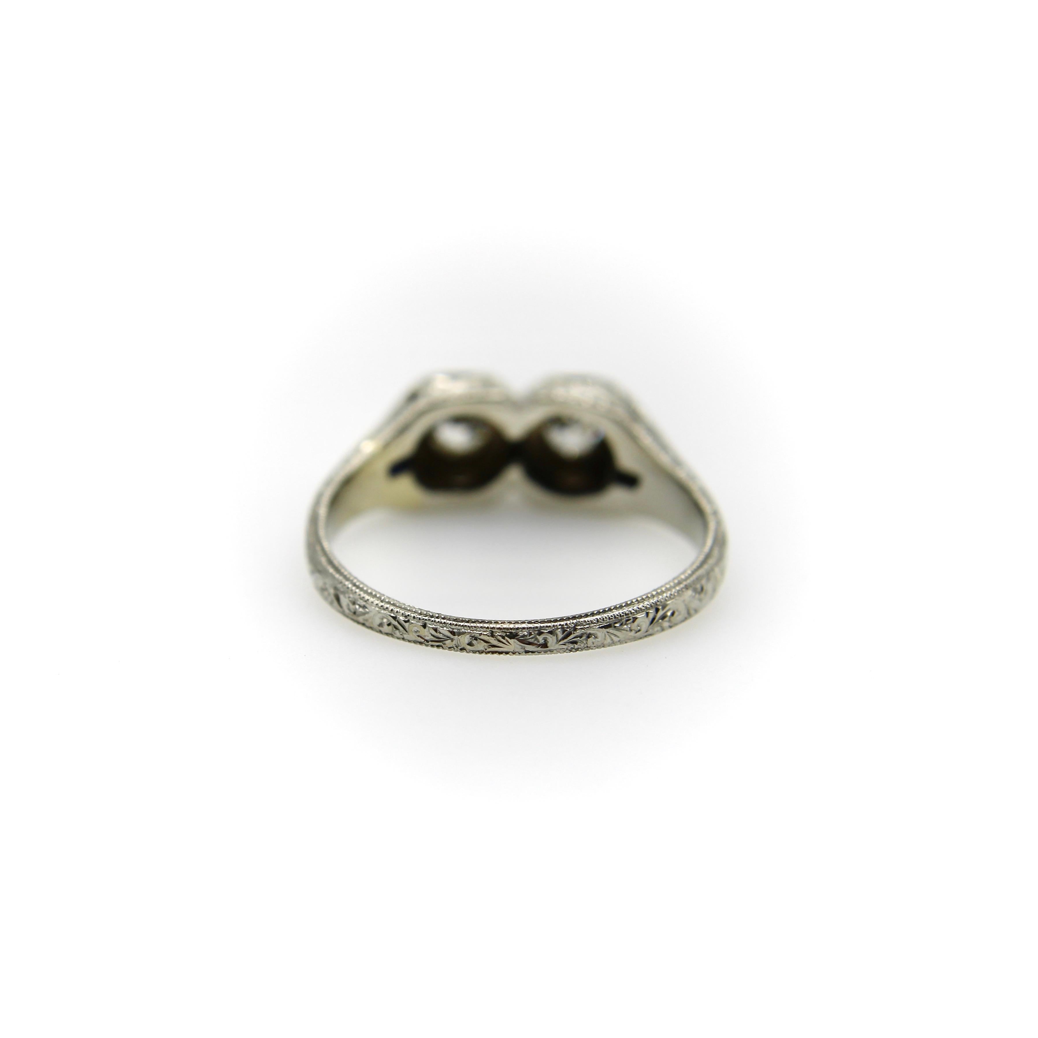Anillo de oro de 18 quilates Edwardian/Art Decó de dos diamantes y zafiros en venta 2