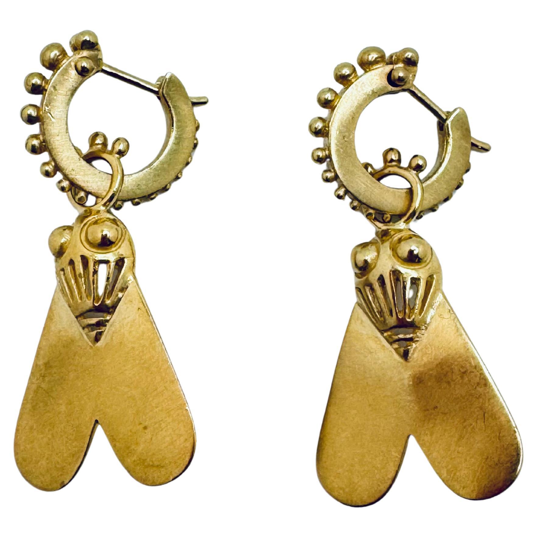 Orecchini pendenti con scarabeo egiziano in oro 18K