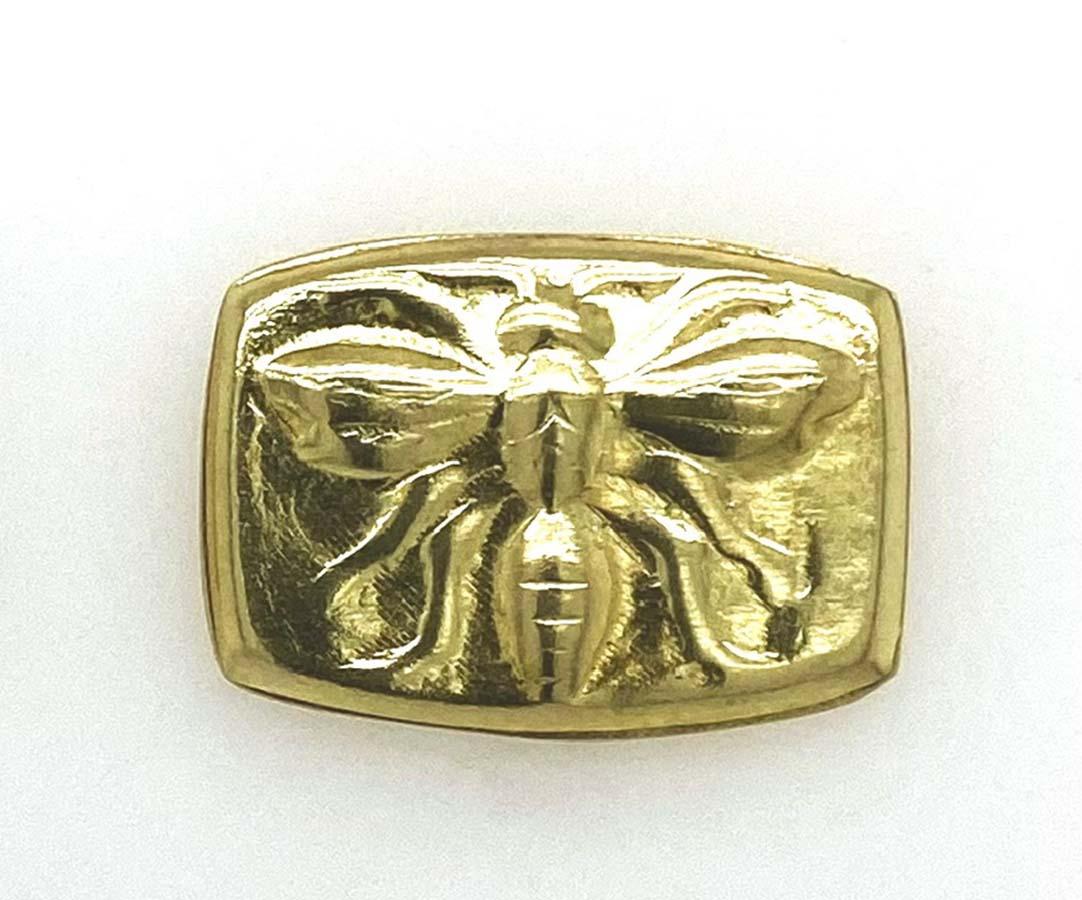 18k Gold Embossed Bee Stud Earrings Made by Ataumbi Metals In New Condition In Brooklyn, NY