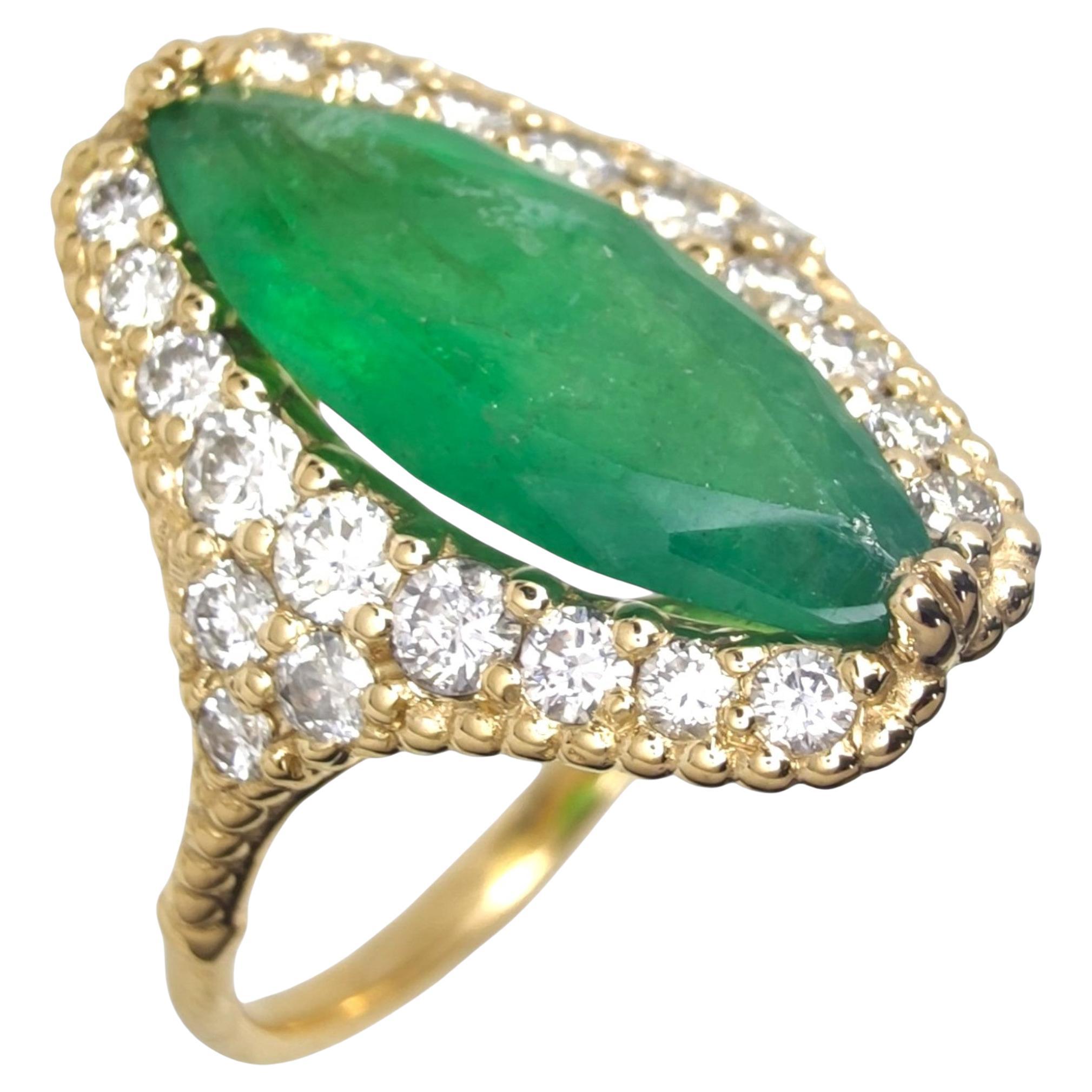 Bague de fiançailles et de cocktail en or 18 carats avec émeraude de 2,76 diamants, bijouterie d'art en vente