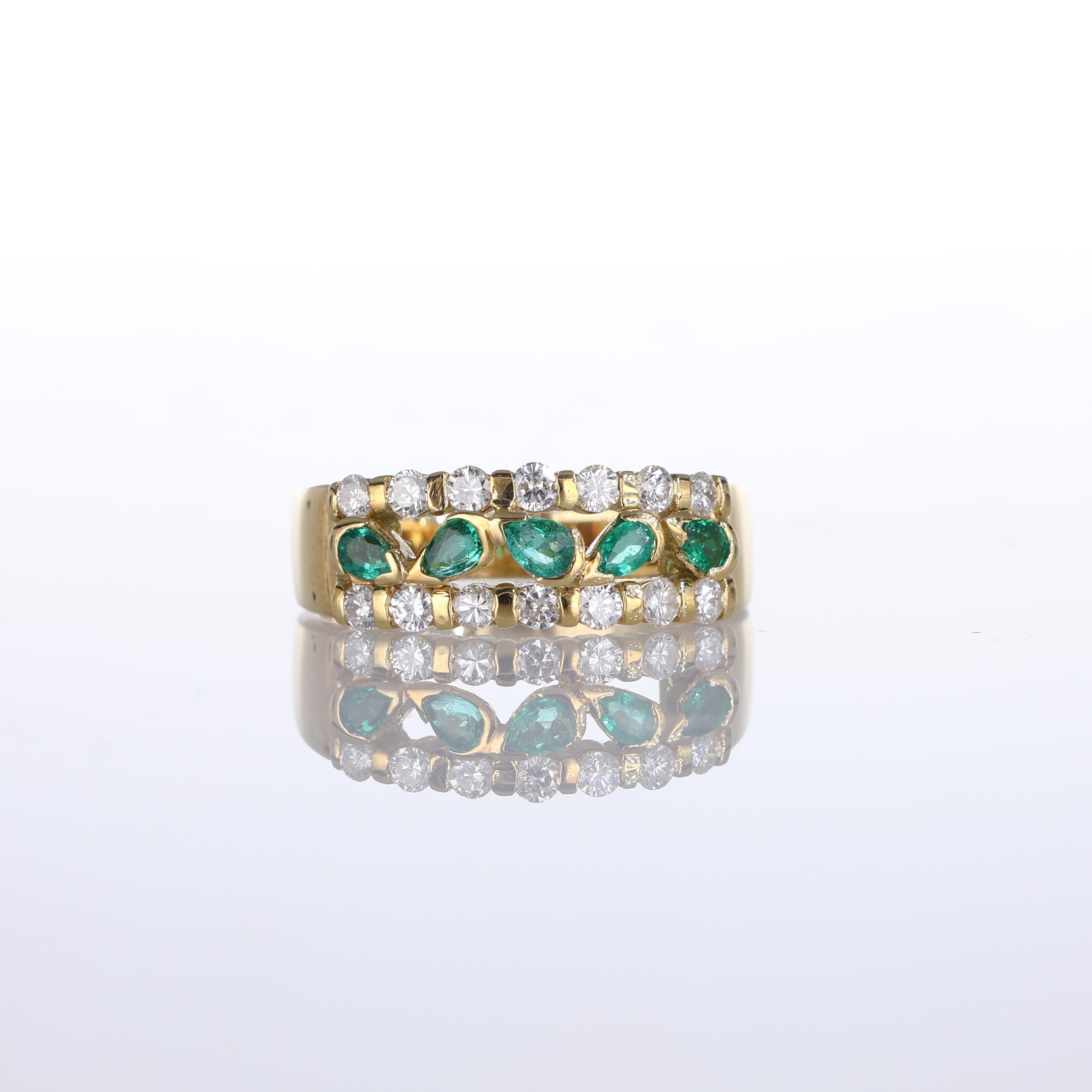 IMPORTANT NOTE:
✔ No additional costs will be added to this order.
✔ Shipping and customs duties are fully covered by us.
--------------------
This exquisite band ring combines the vibrant green of pear-cut emeralds with the brilliance of round-cut
