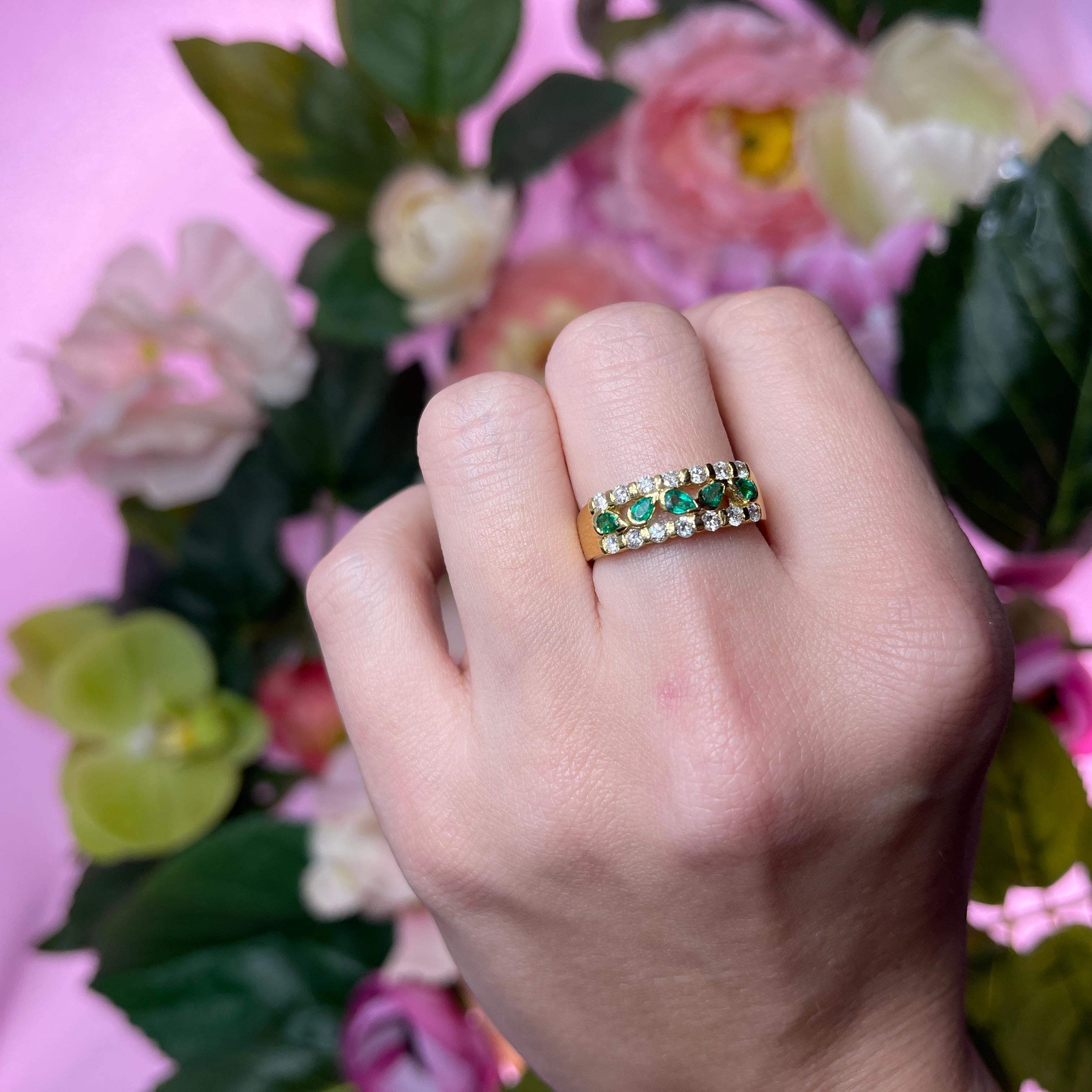 18k Gold Emerald and Diamond Band Ring For Sale 3