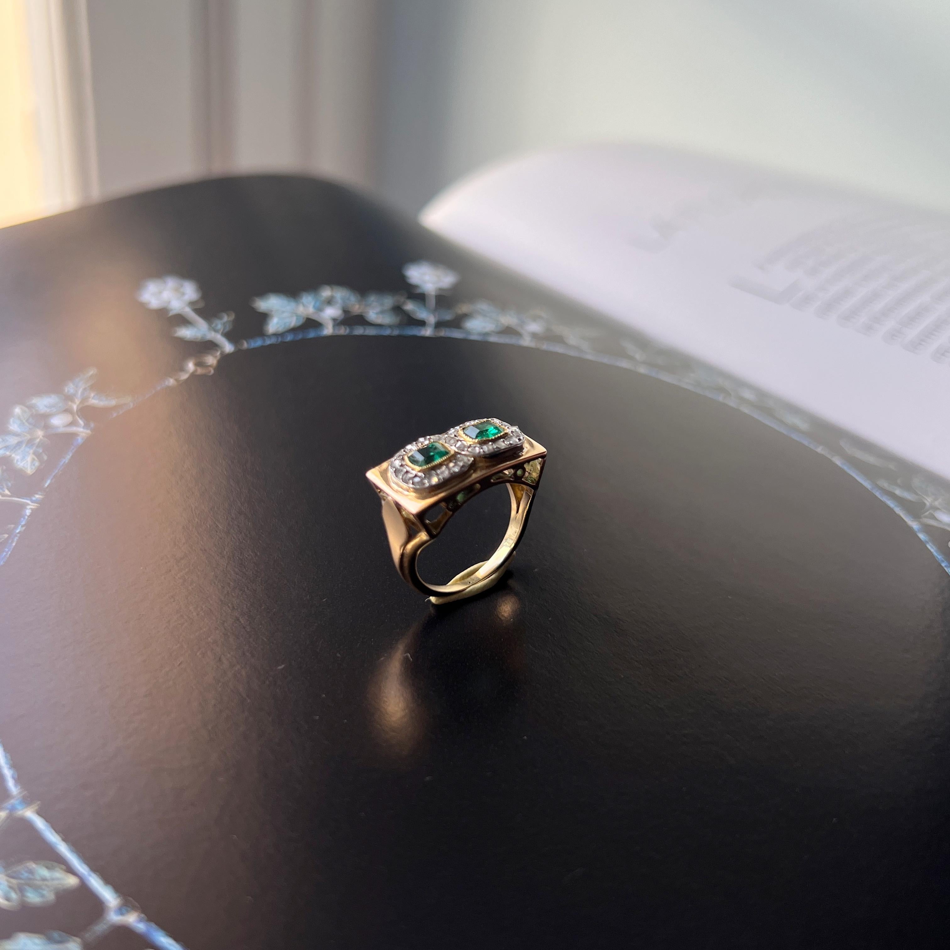 18K gold emerald and diamond French cocktail tank ring For Sale 3