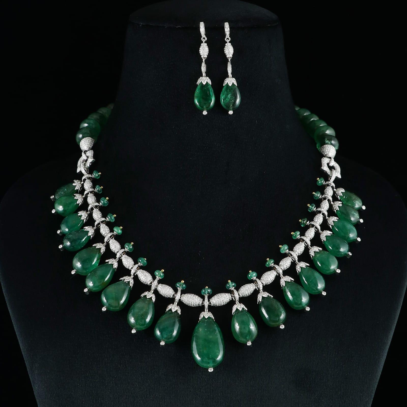 18k Gold Smaragd und Diamant Ring, 11,70 Karat Smaragd .82 Karat Diamant Ring im Angebot 8