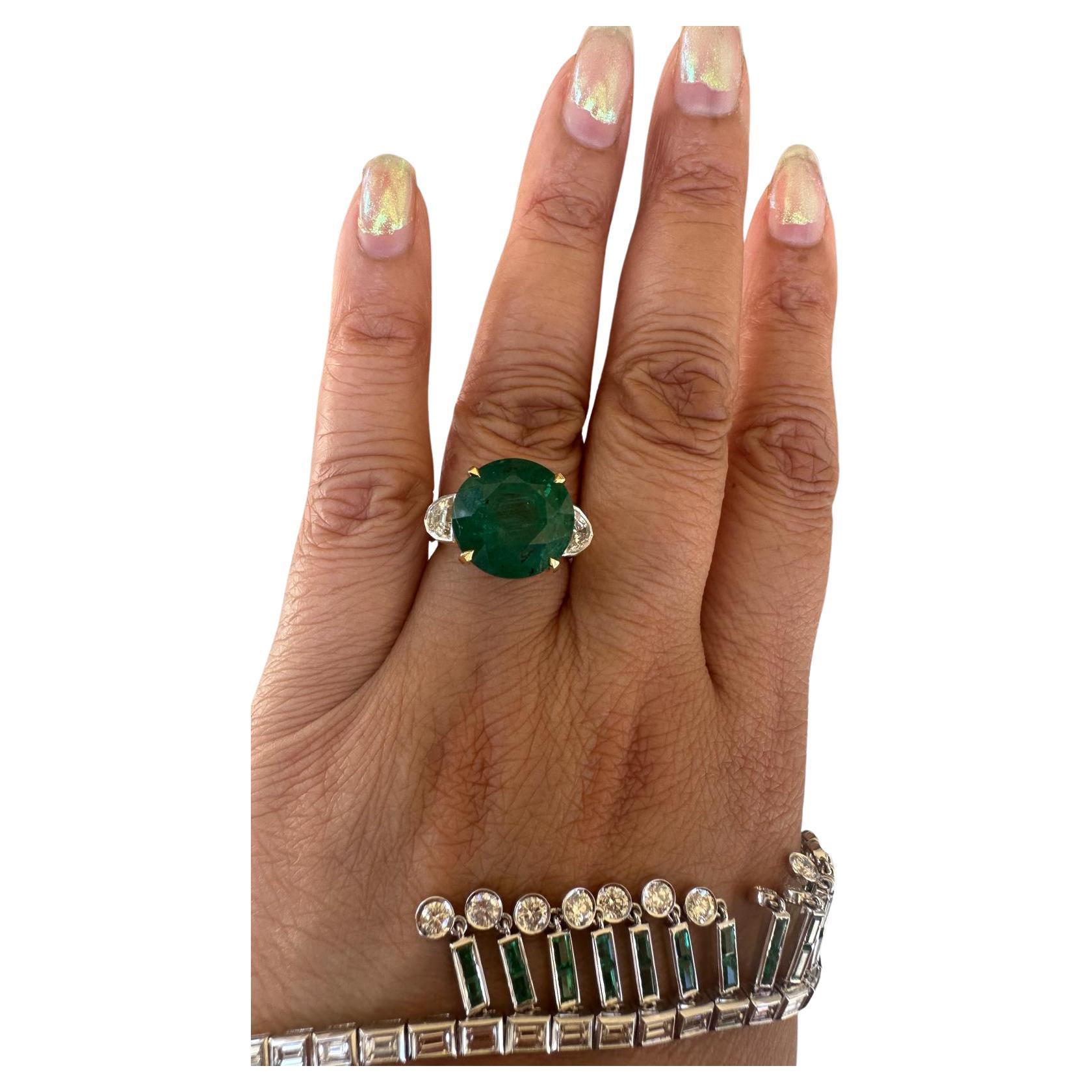18k Gold Smaragd und Diamant Ring, 11,70 Karat Smaragd .82 Karat Diamant Ring im Angebot