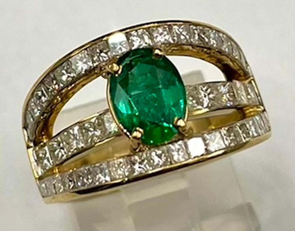 Contemporary 18K Gold Emerald and Diamond Ring For Sale