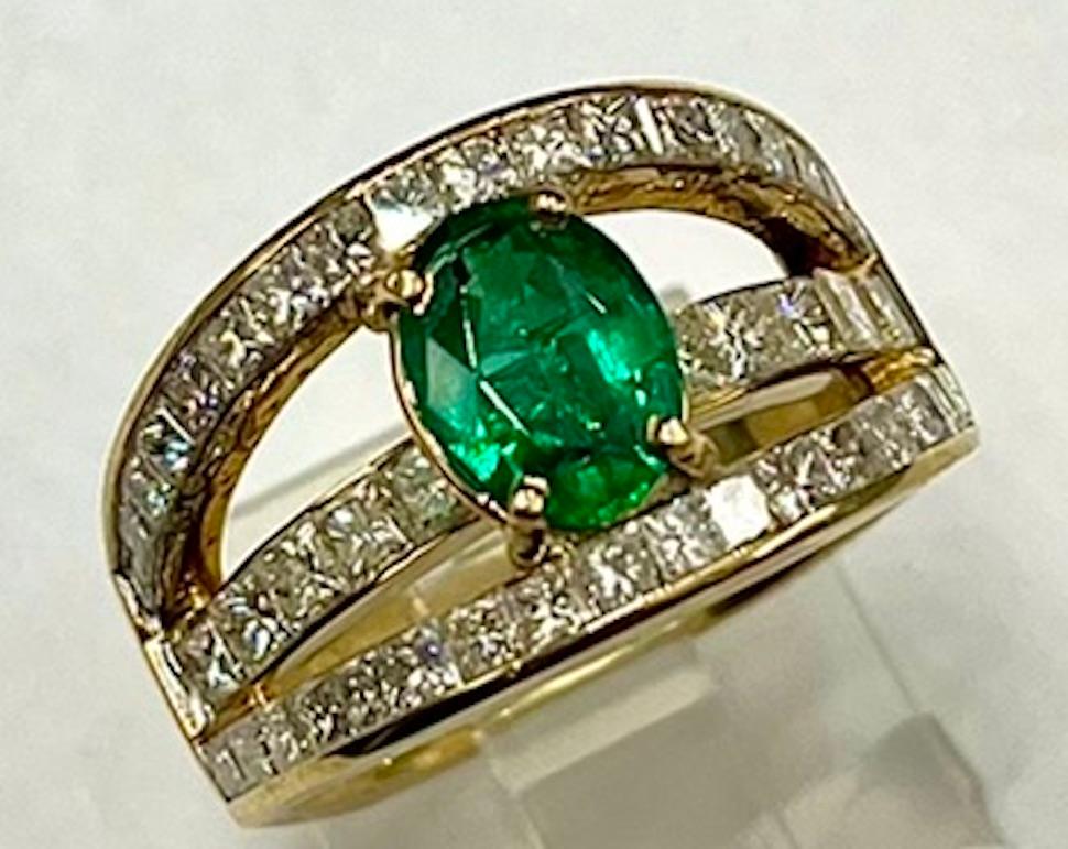 Women's or Men's 18K Gold Emerald and Diamond Ring For Sale