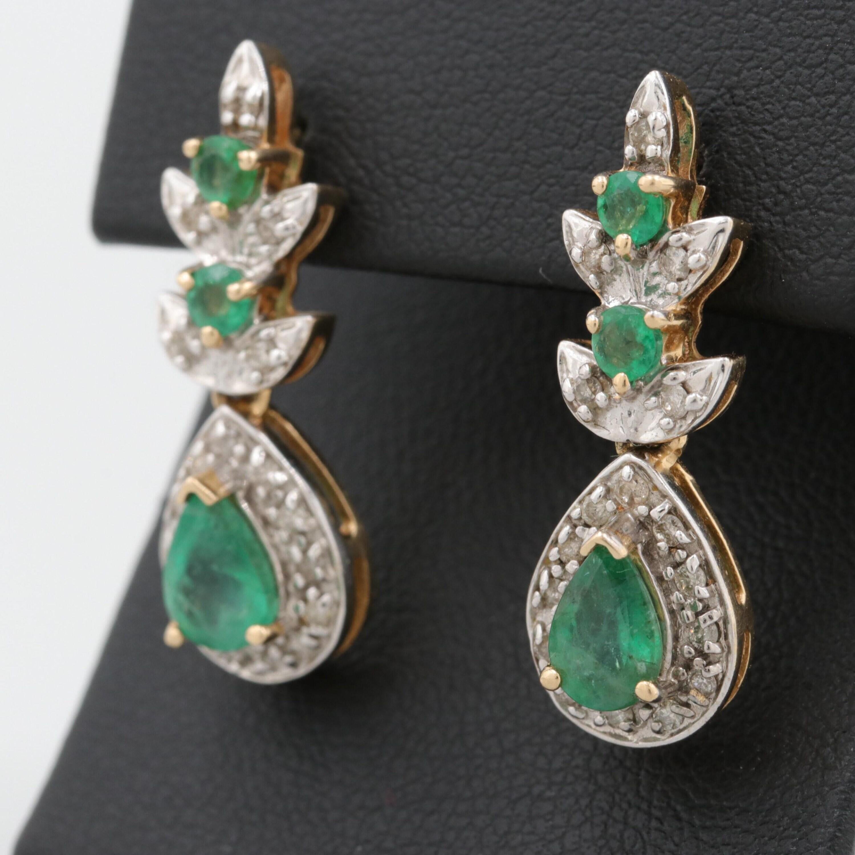 18K White Gold Green Emerald and Diamonds Earrings for women, Minimalist Crystal Earring Set, Dangle Healing Drop Earrings For Her Wedding 
 
 Item Details:
 Materials: 18K Yellow Gold
 Earring Type: Dangle
 Earring Closure Type: Clutch Back
