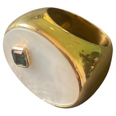 18k gold emerald and mother of pearls ring