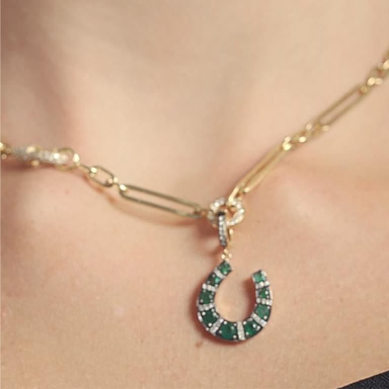 Contemporary 18K Gold Emerald and White Diamond Horseshoe pendant For Sale